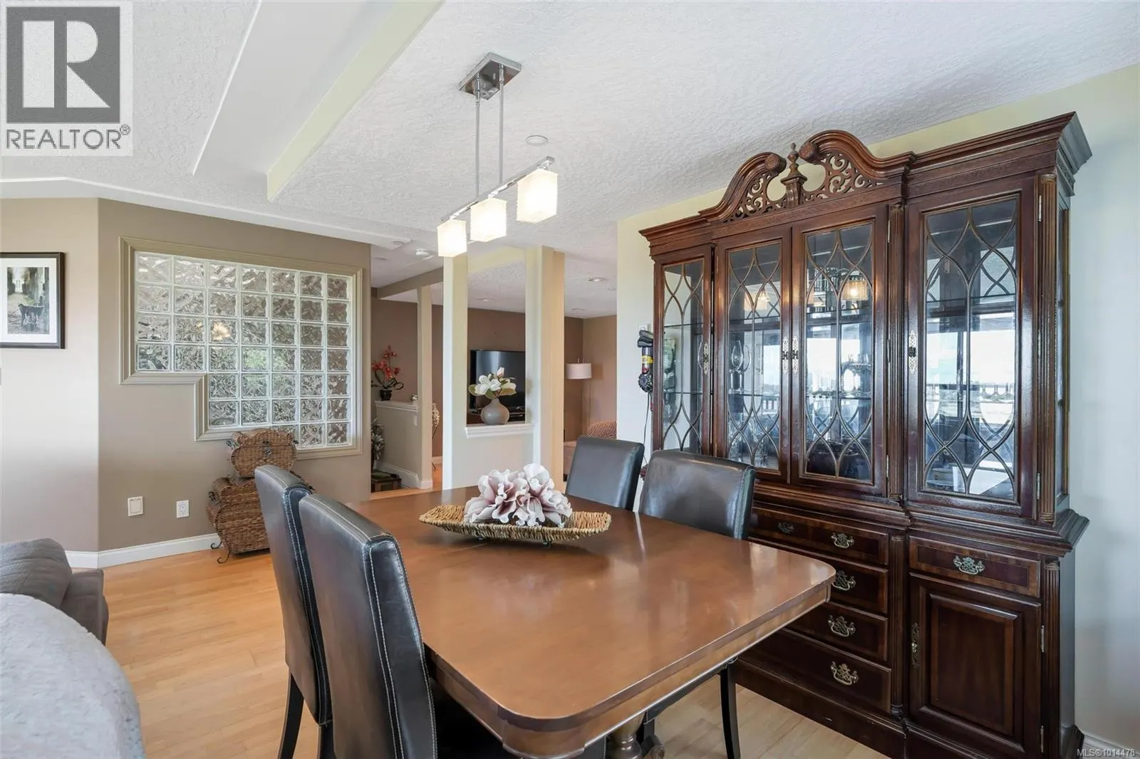 10 7847 East Saanich Rd