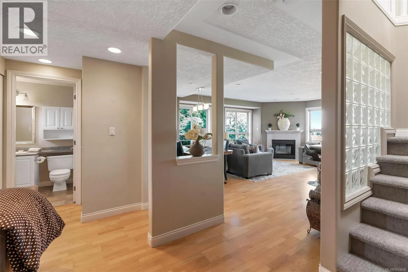 10 7847 East Saanich Rd