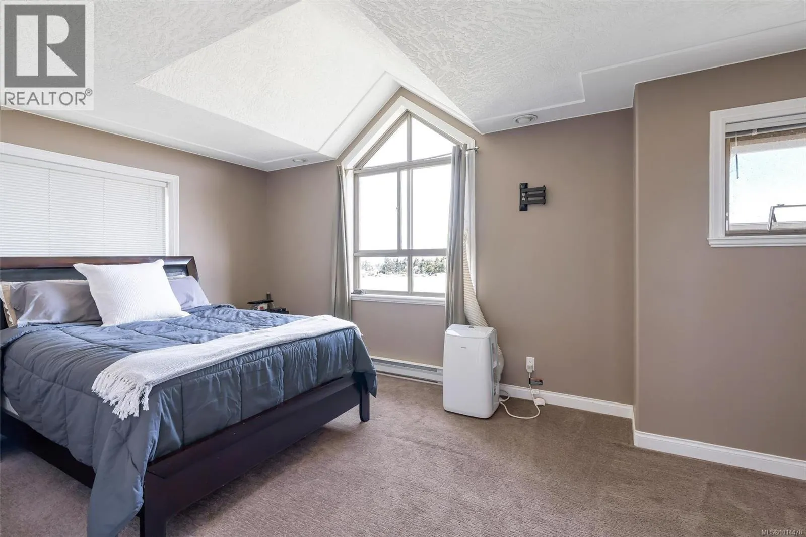 10 7847 East Saanich Rd