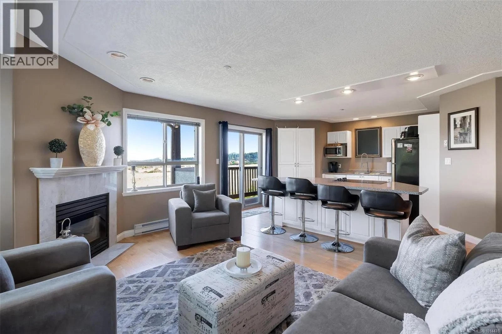 10 7847 East Saanich Rd