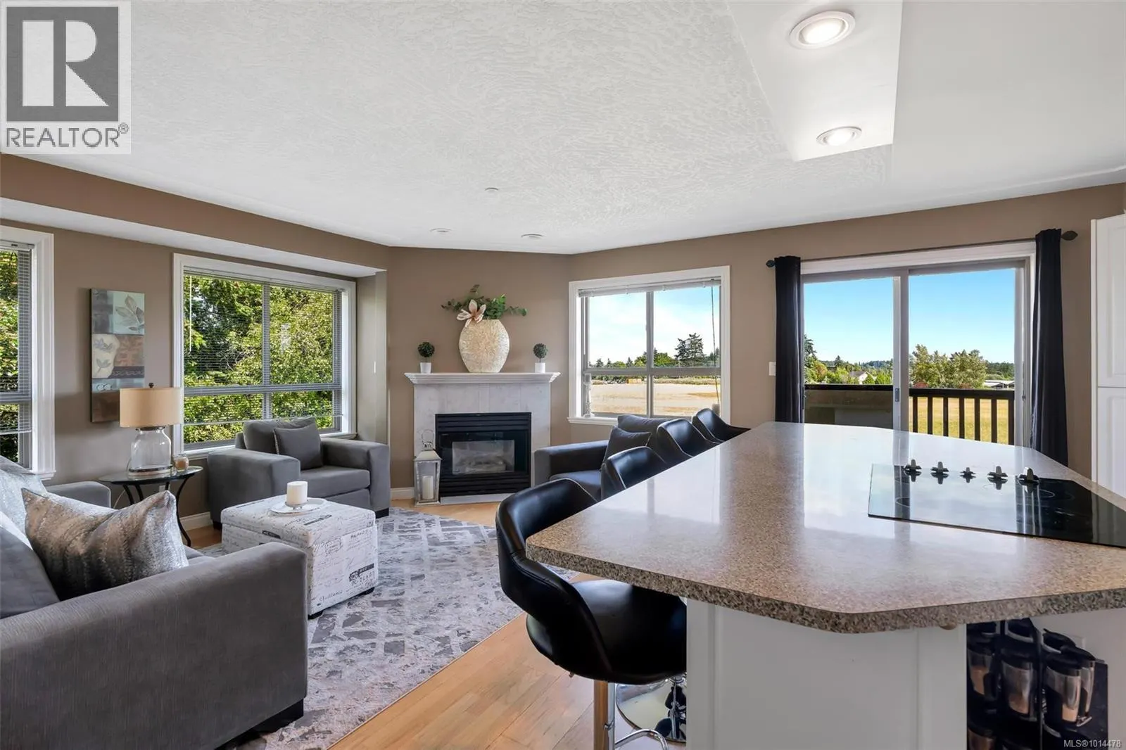 10 7847 East Saanich Rd