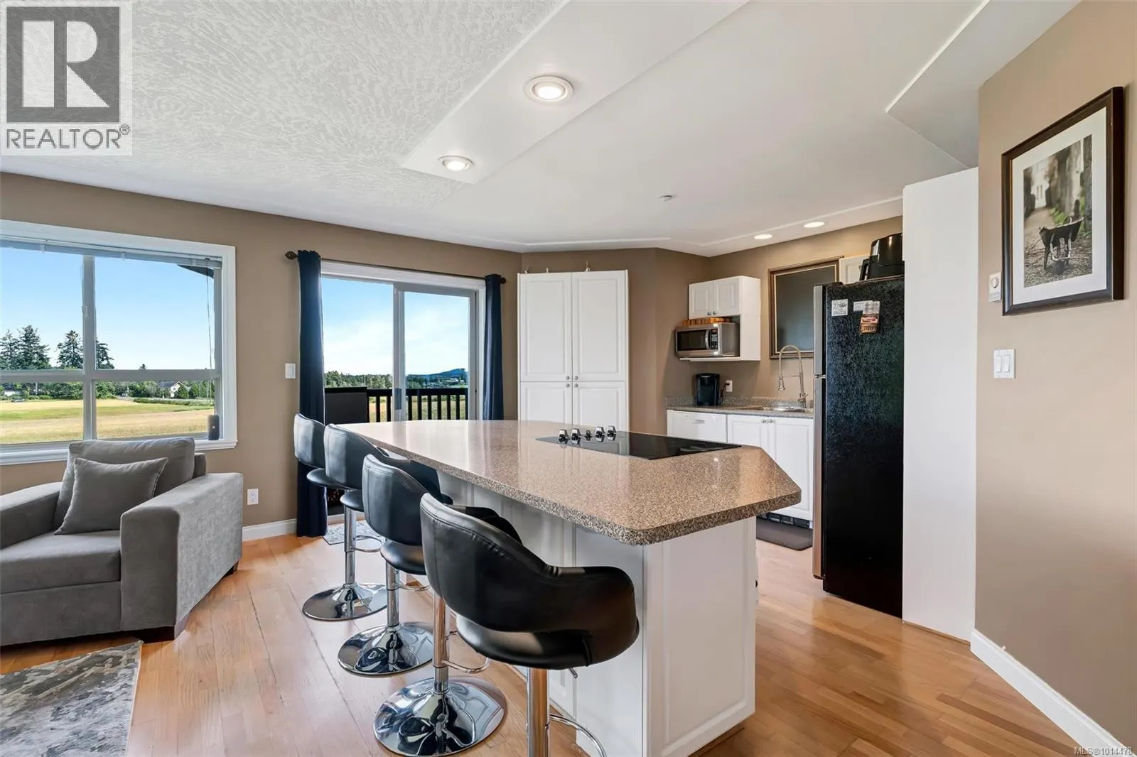10 7847 East Saanich Rd