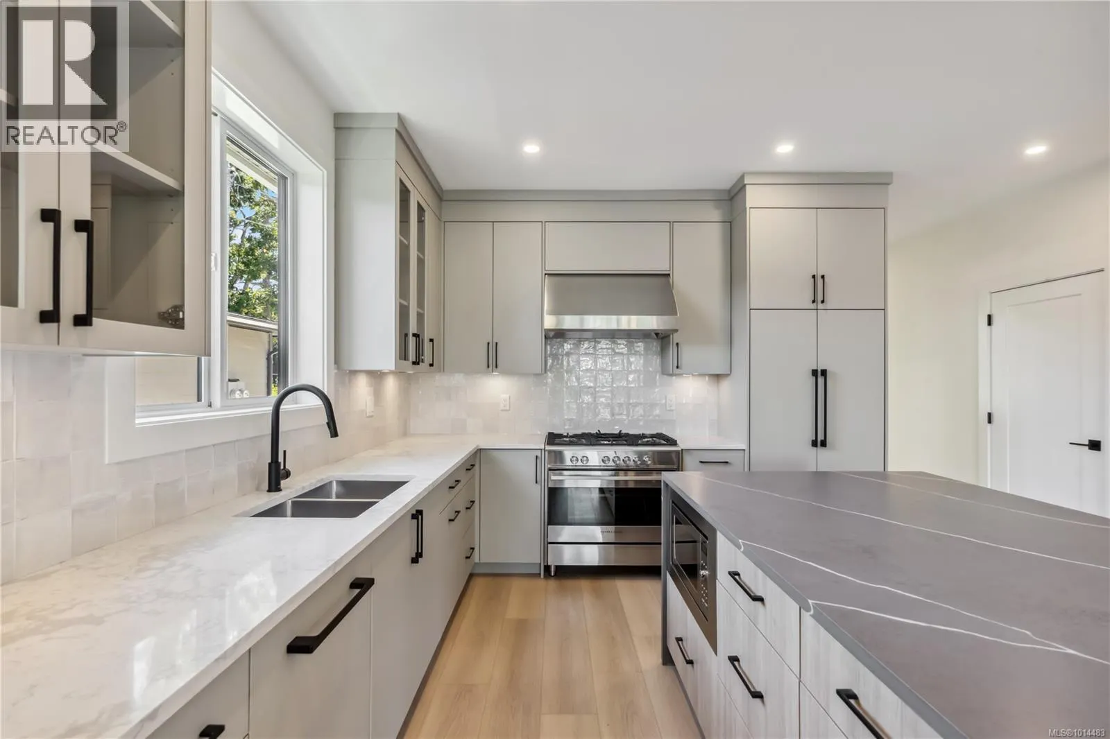 950 Tulip Ave