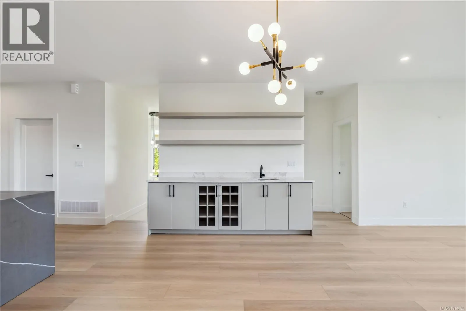 950 Tulip Ave