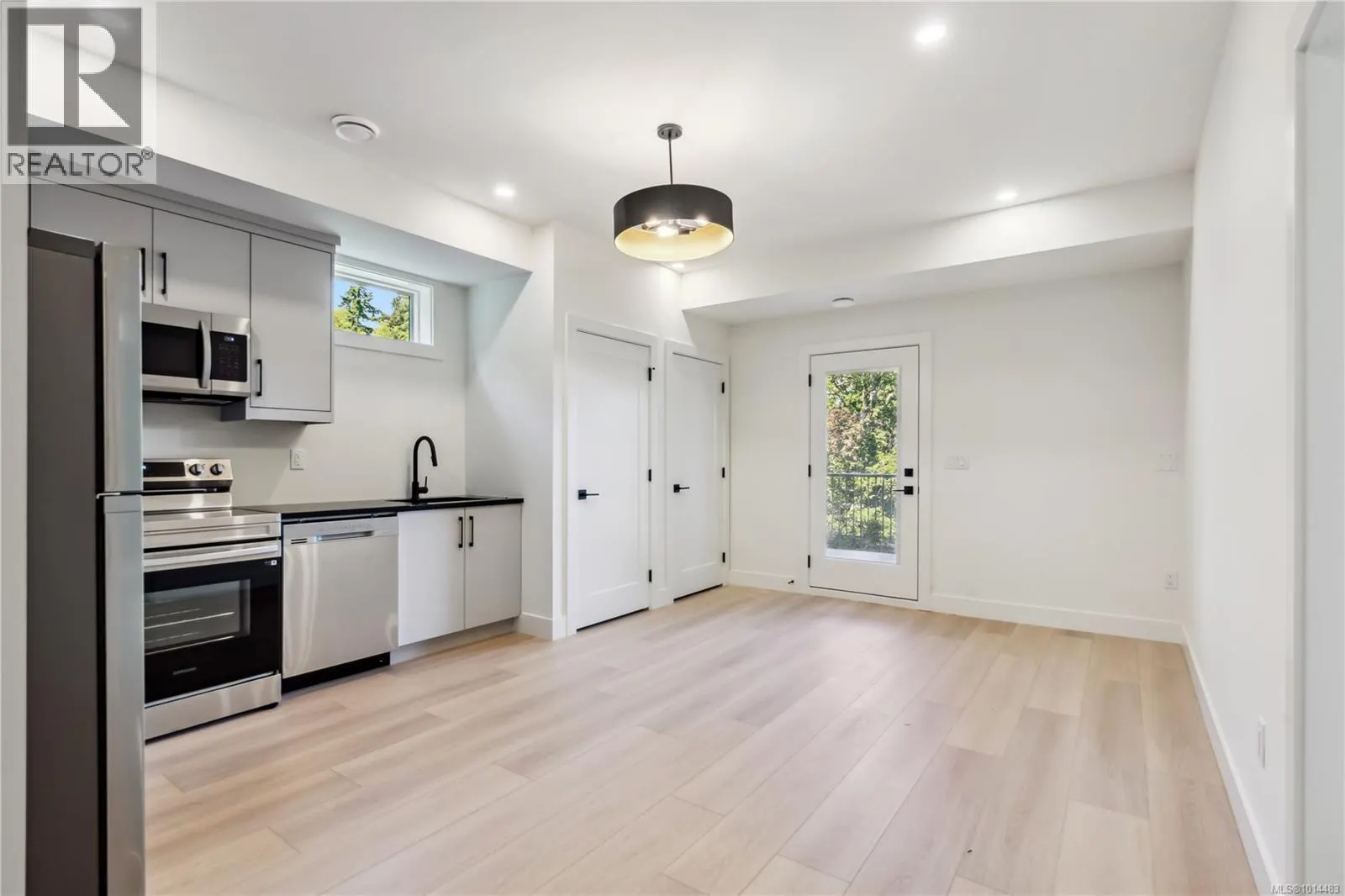 950 Tulip Ave