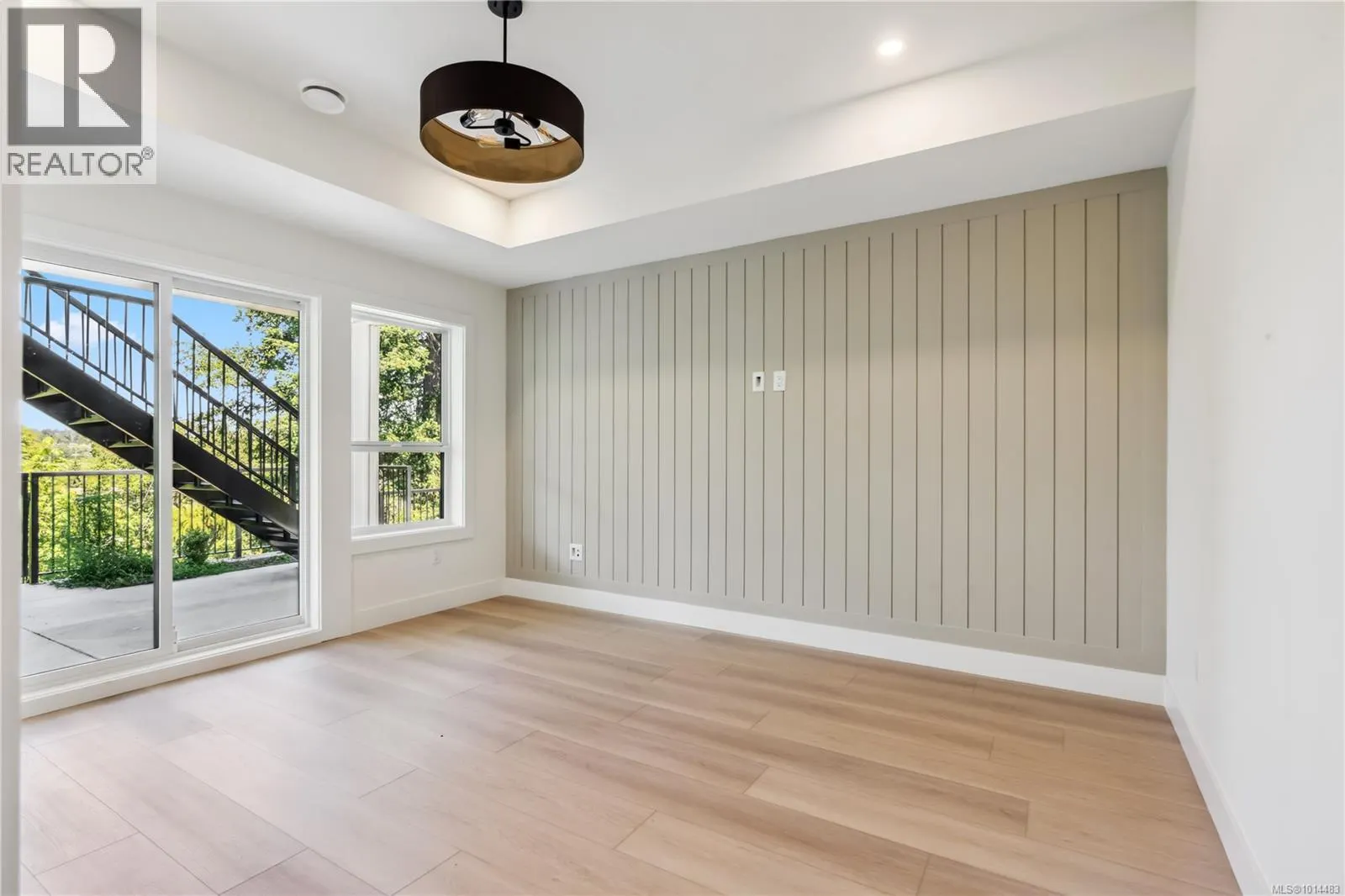 950 Tulip Ave