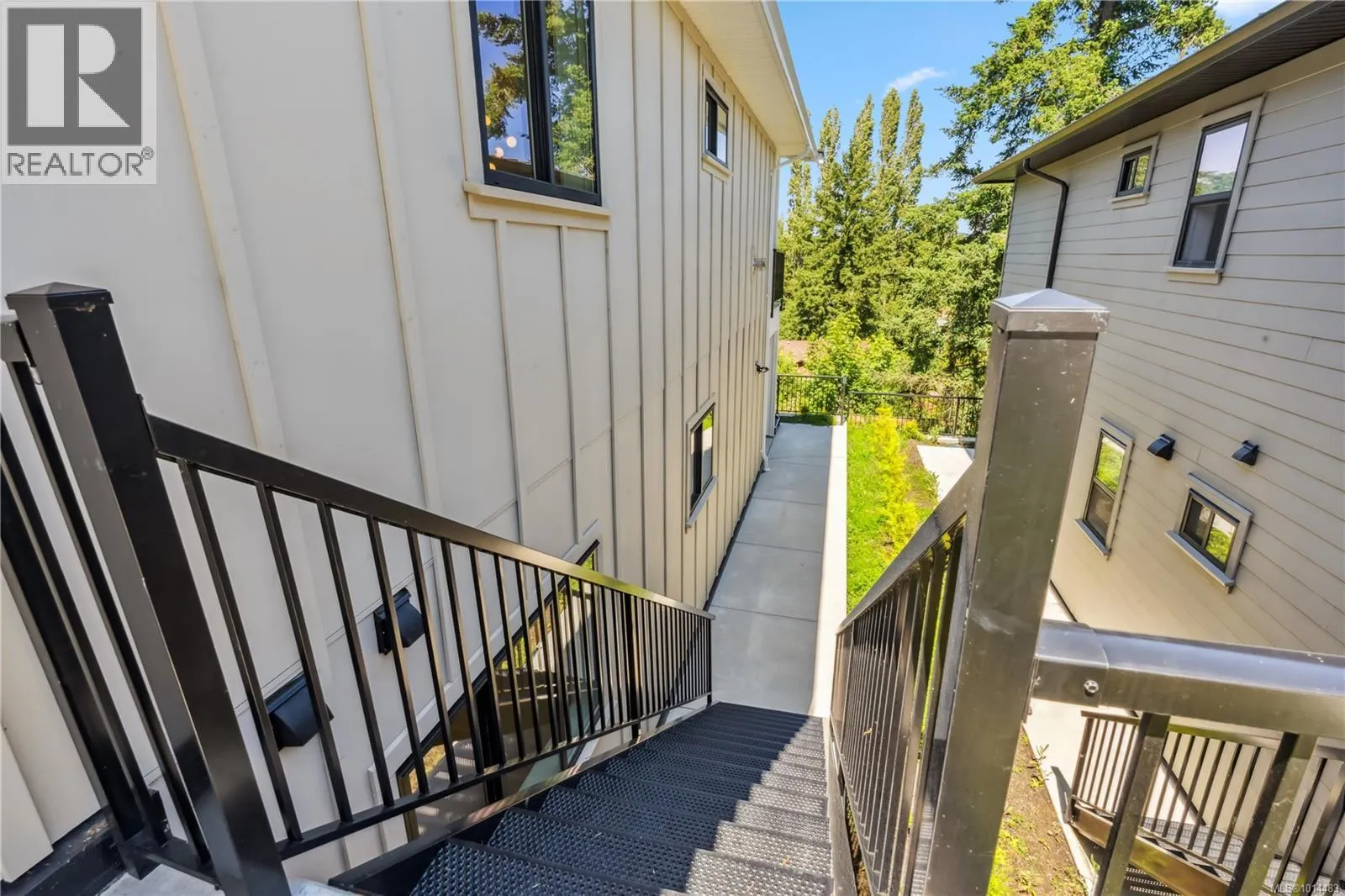 950 Tulip Ave
