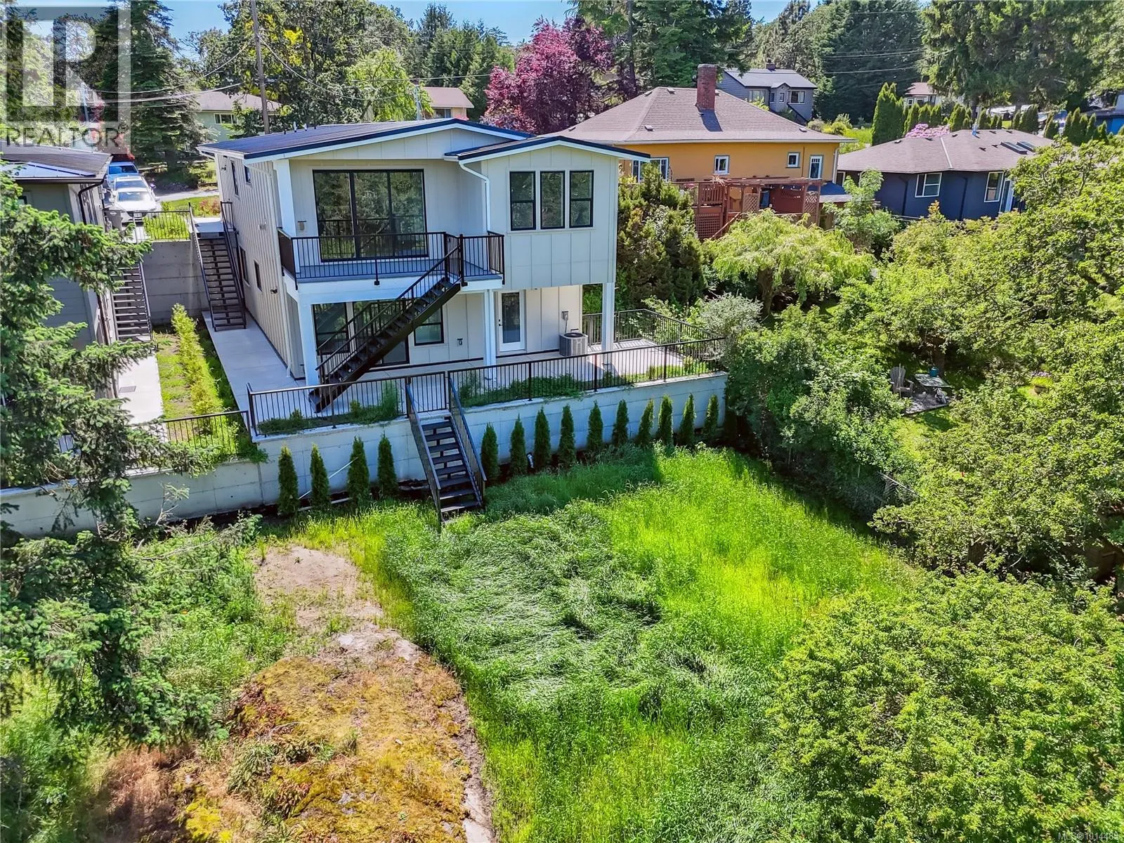 950 Tulip Ave