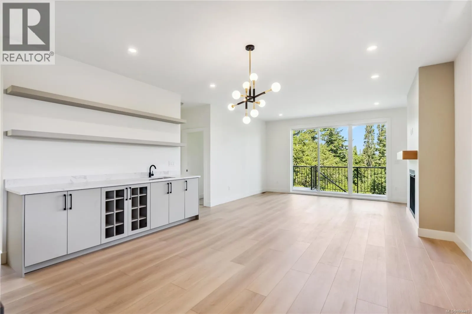 950 Tulip Ave