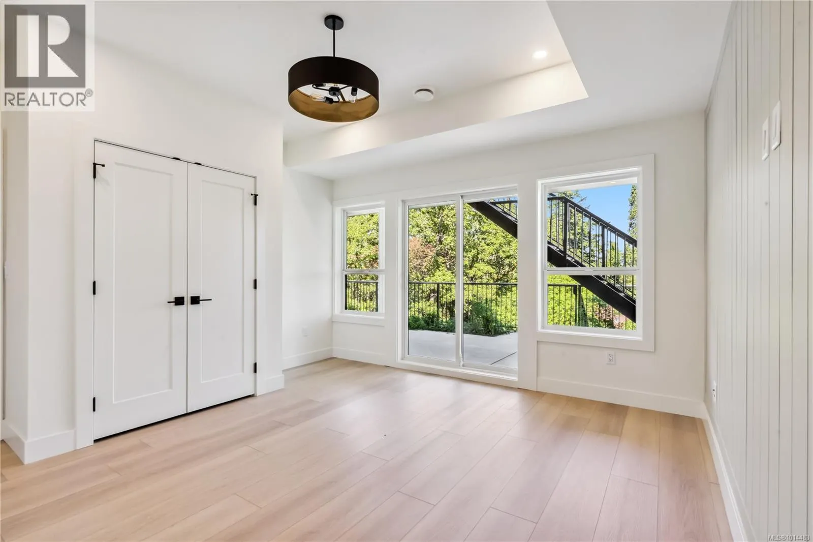 950 Tulip Ave
