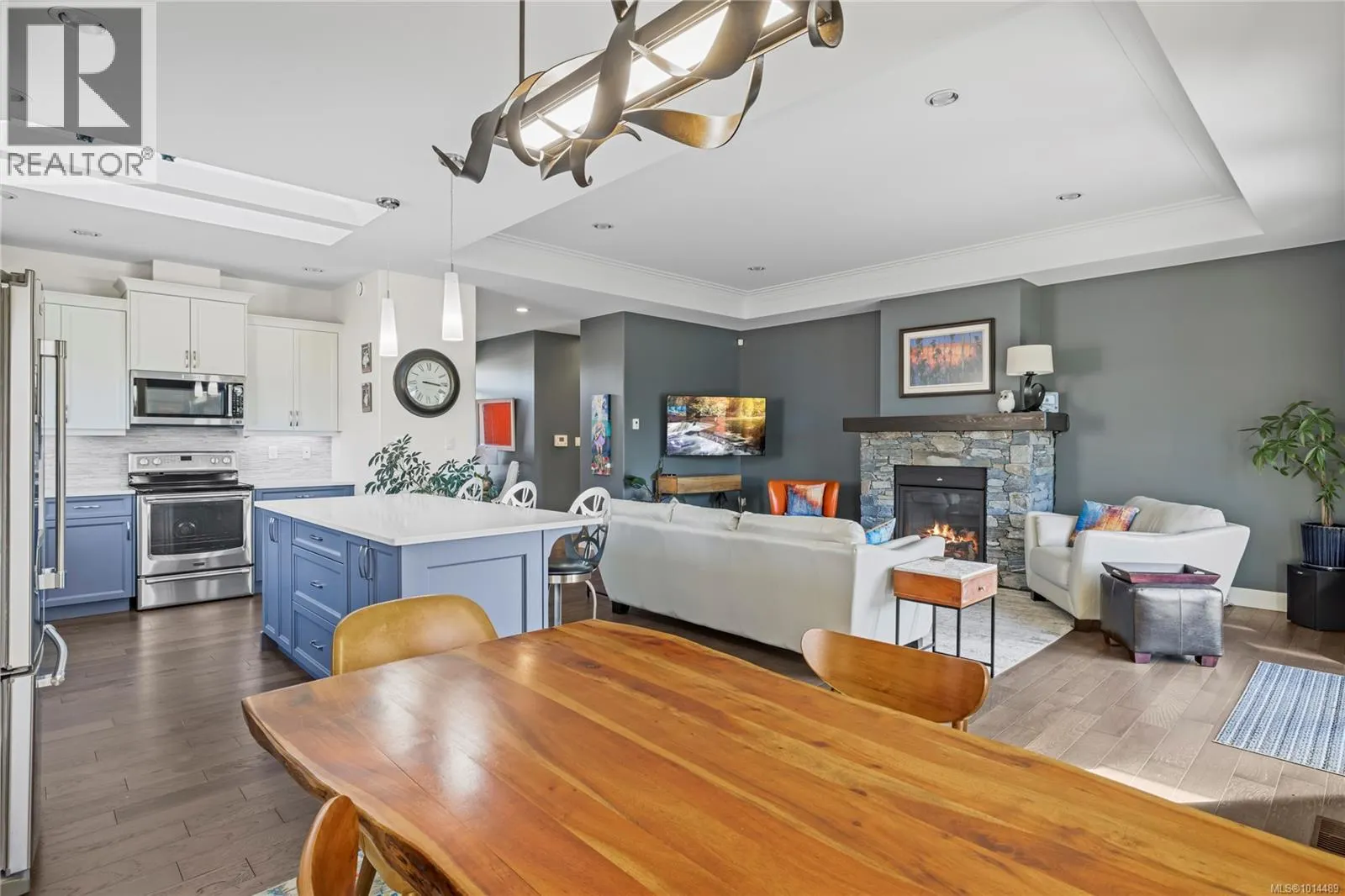 527 Ridgefield Dr