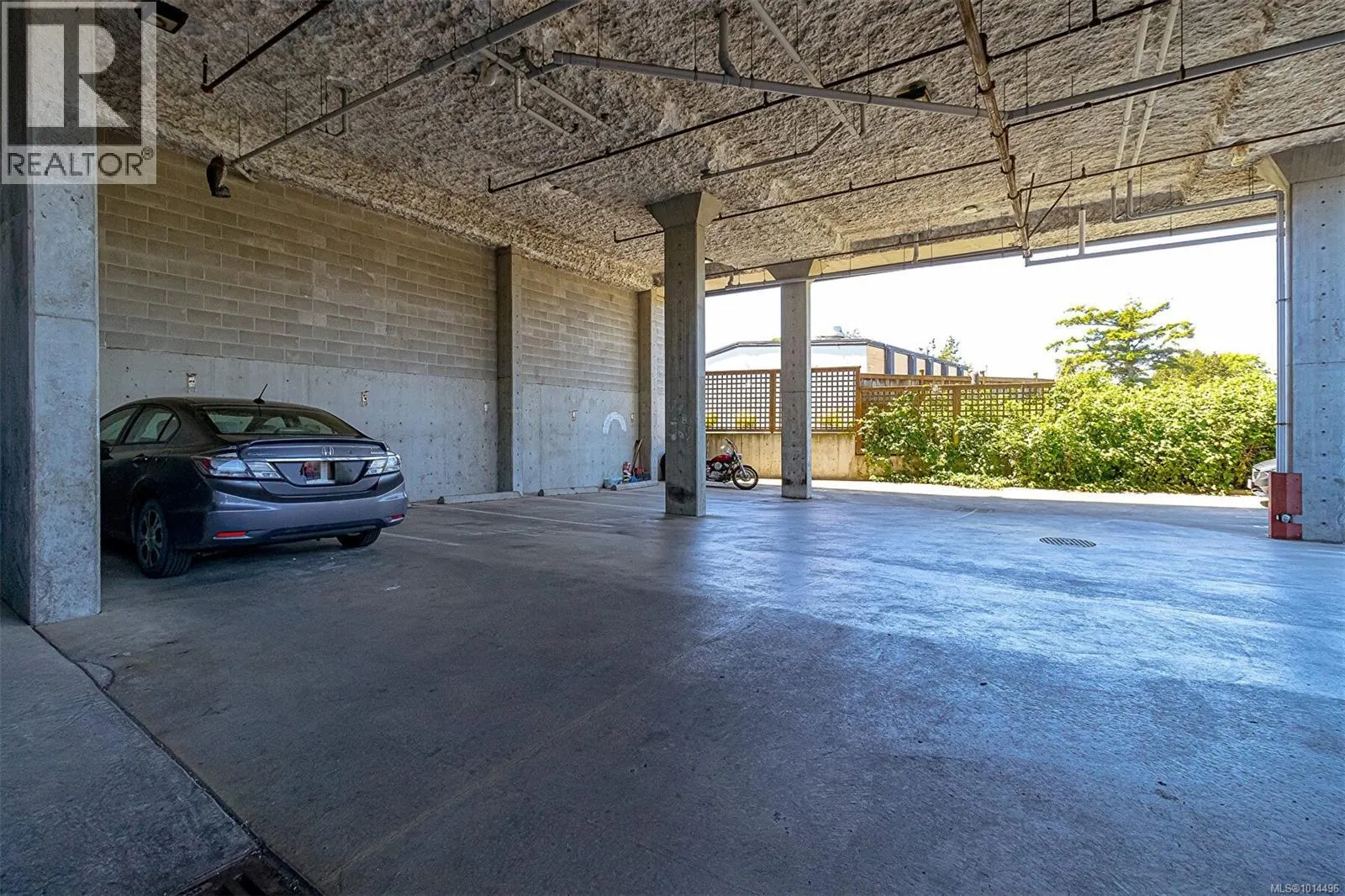 201 1008 Tillicum Rd