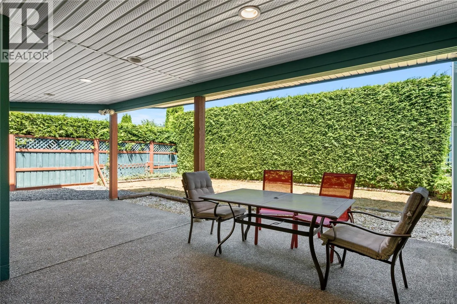 514 Country Club Dr