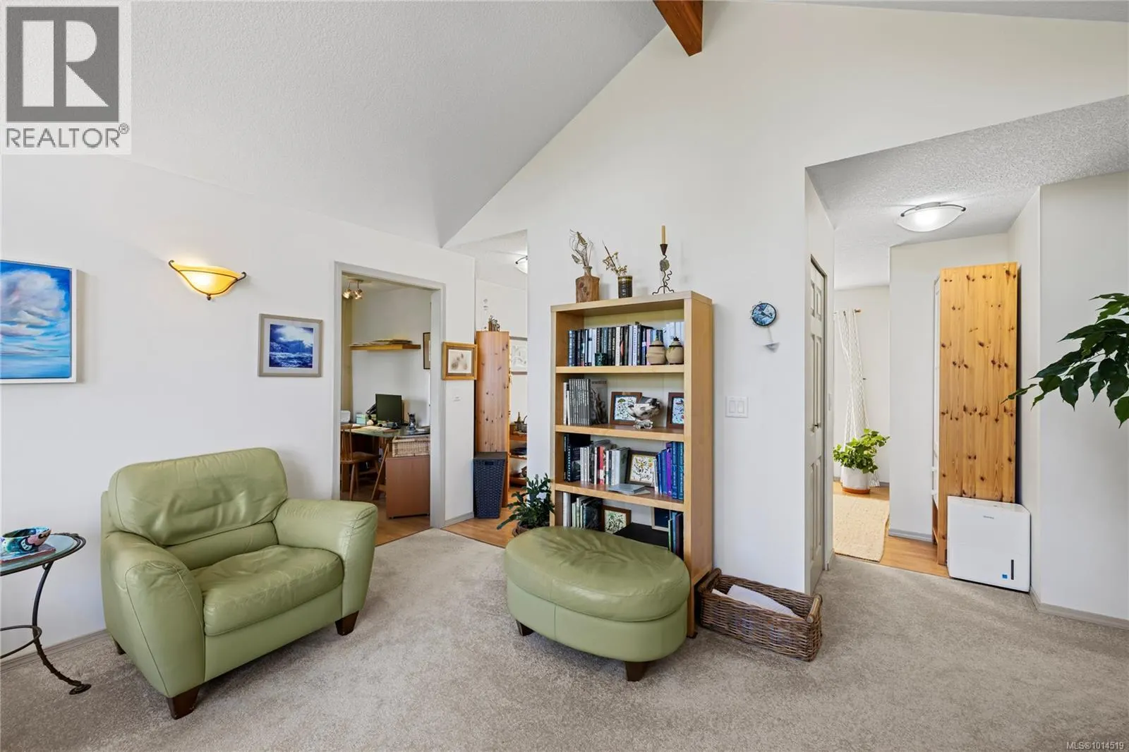3122 Dolphin Dr