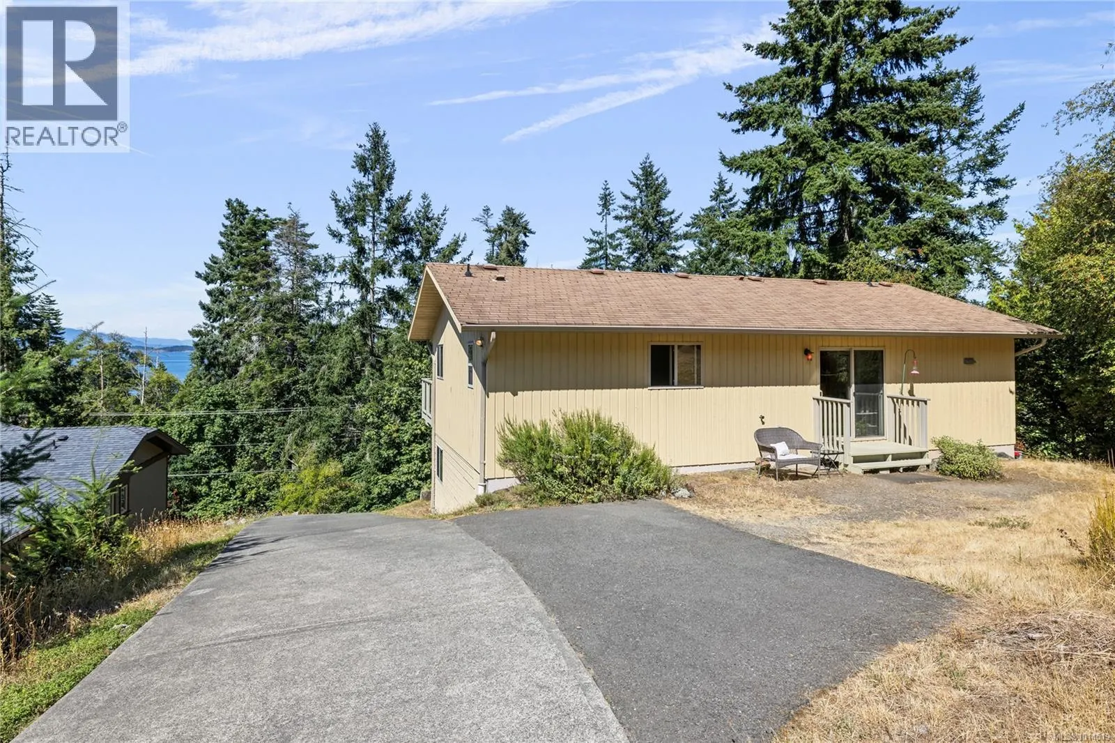 3122 Dolphin Dr