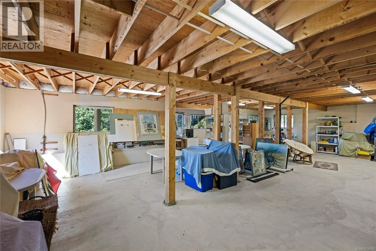 3122 Dolphin Dr