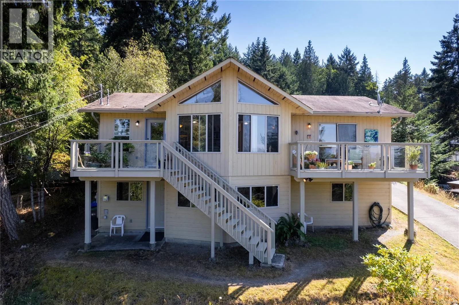 3122 Dolphin Dr