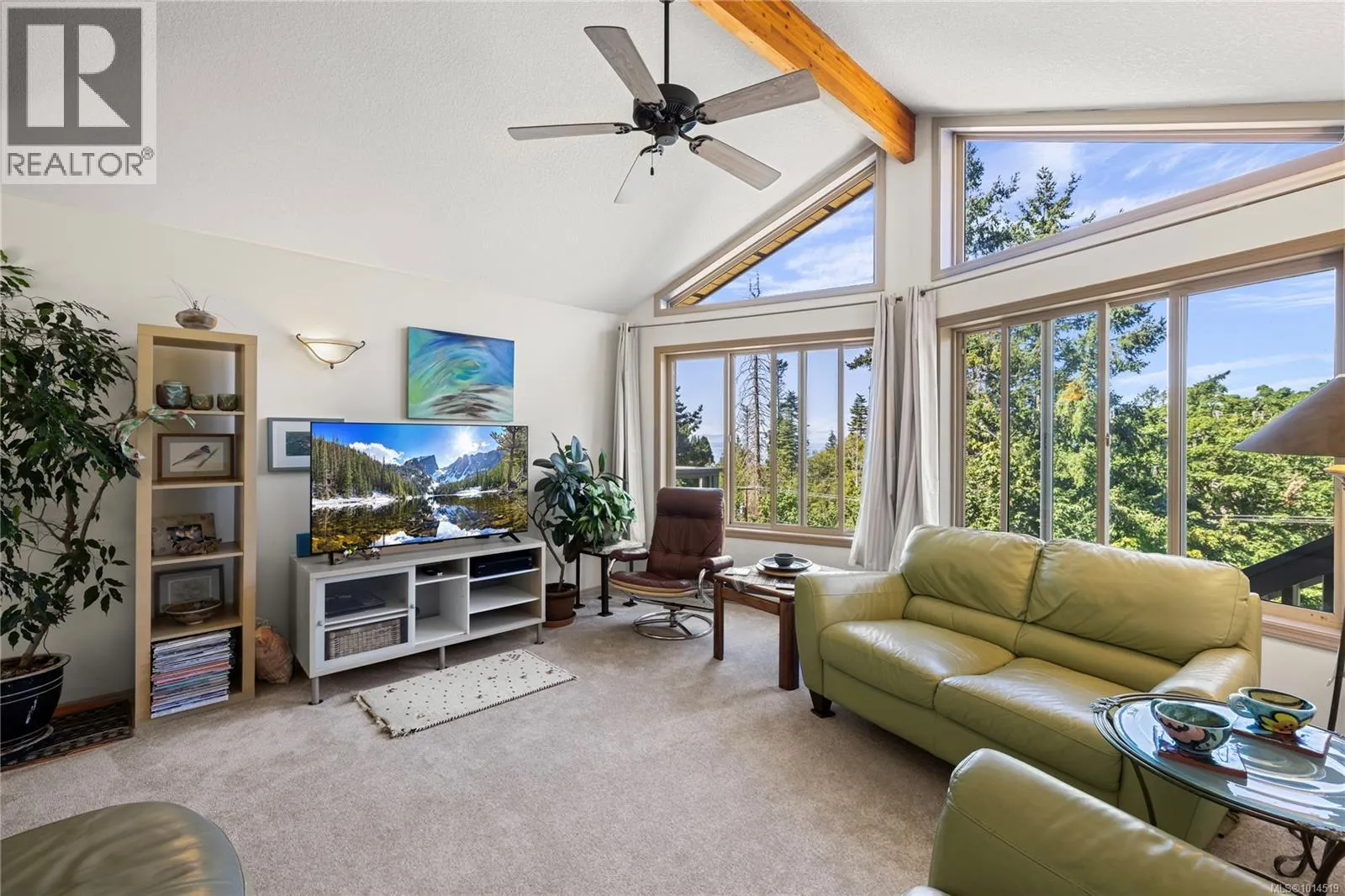 3122 Dolphin Dr