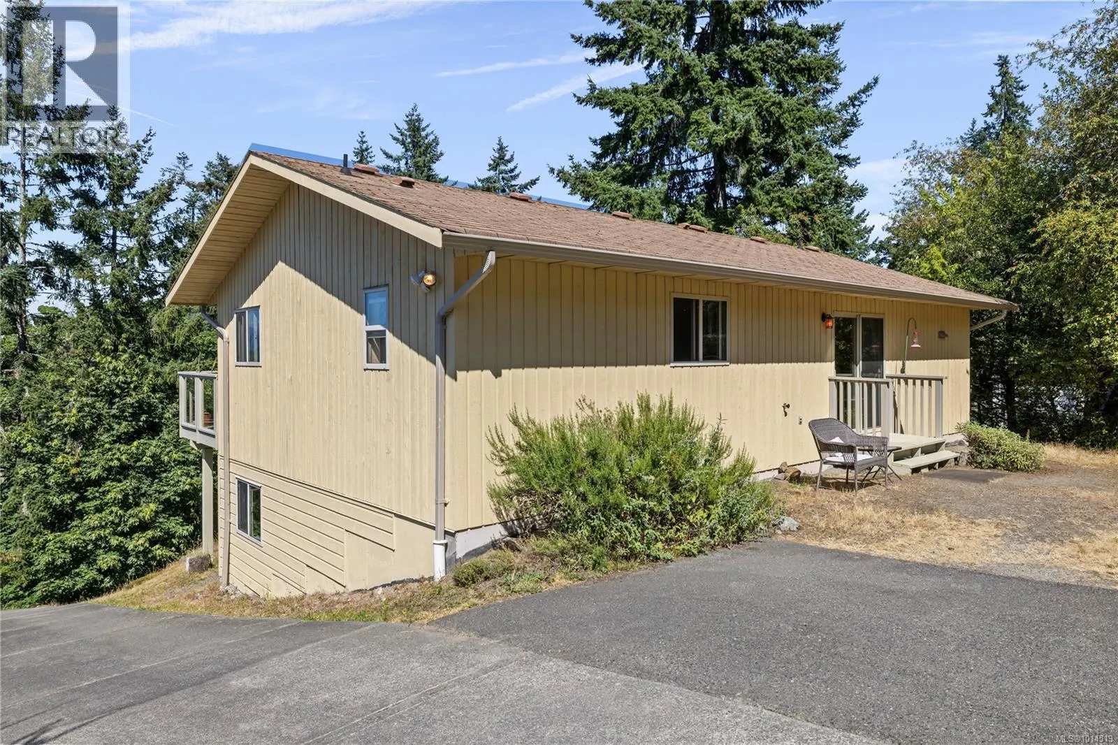 3122 Dolphin Dr