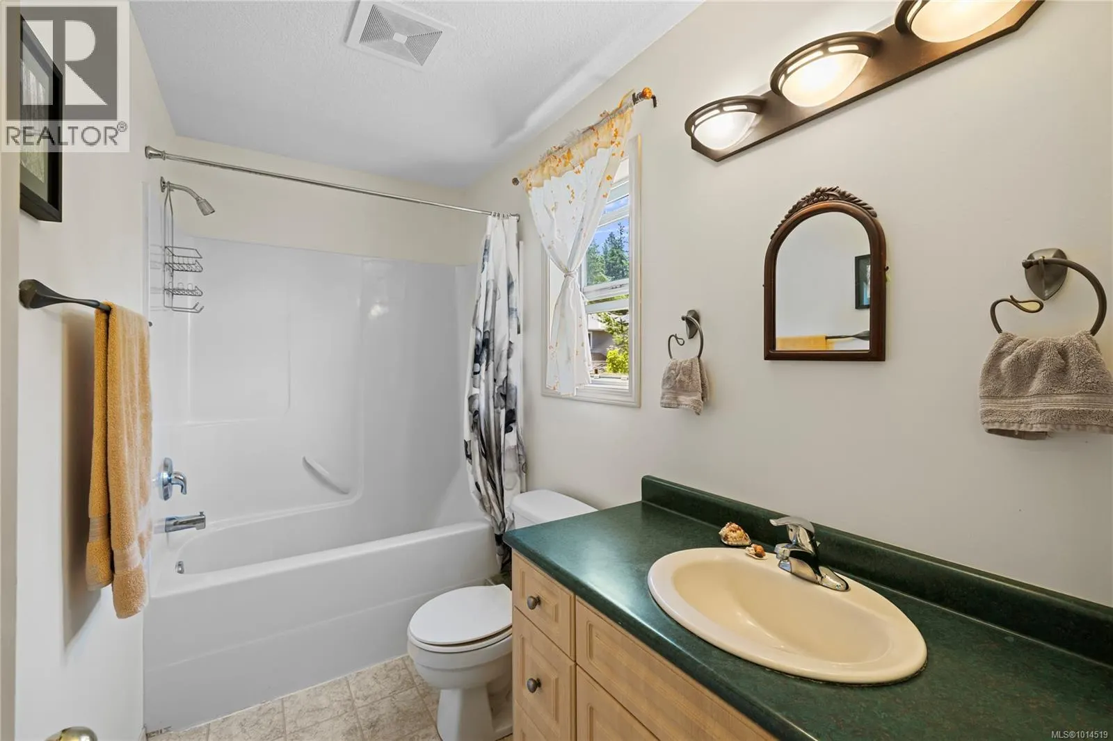 3122 Dolphin Dr