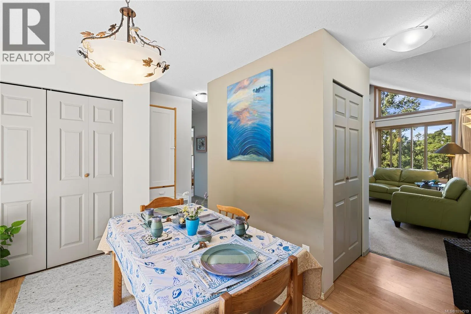 3122 Dolphin Dr