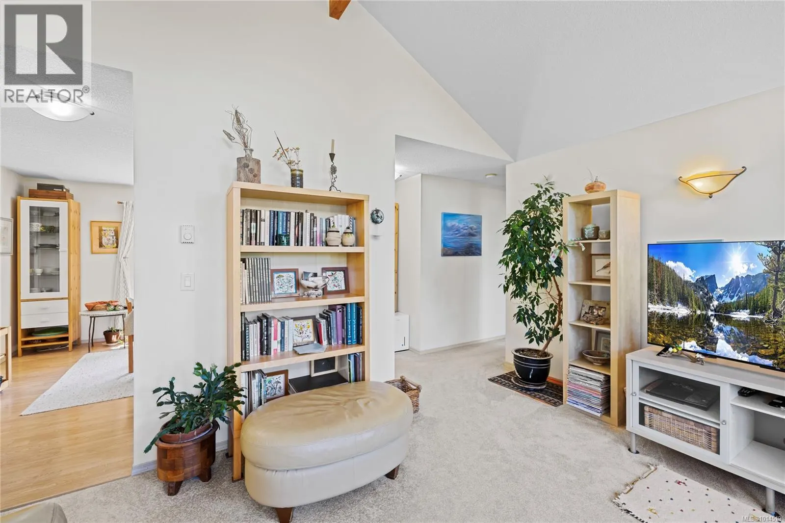 3122 Dolphin Dr