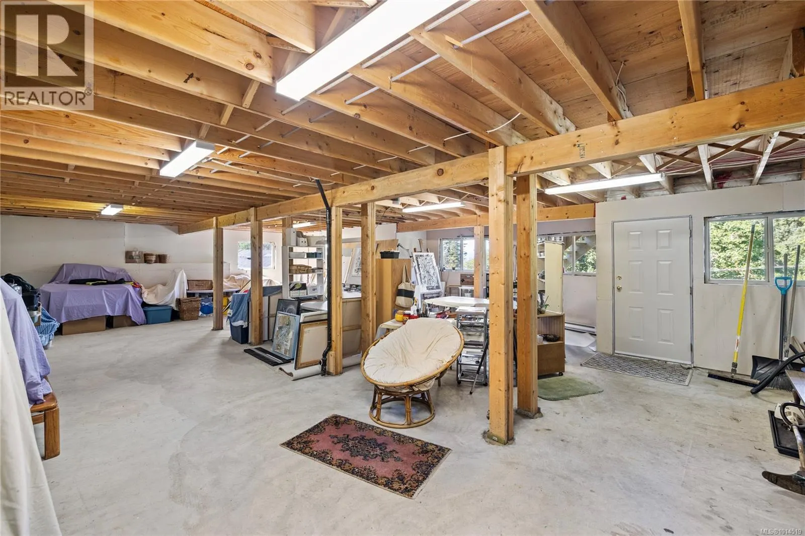 3122 Dolphin Dr