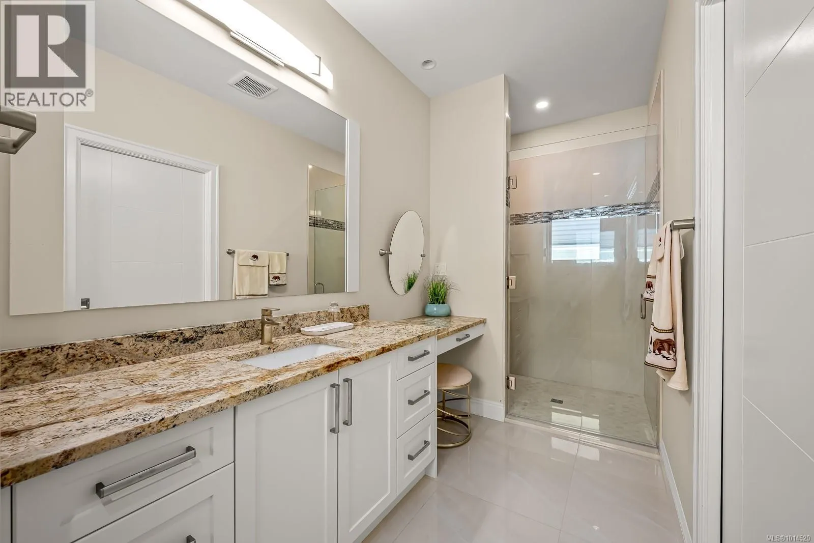 2560 Sheffield Cres