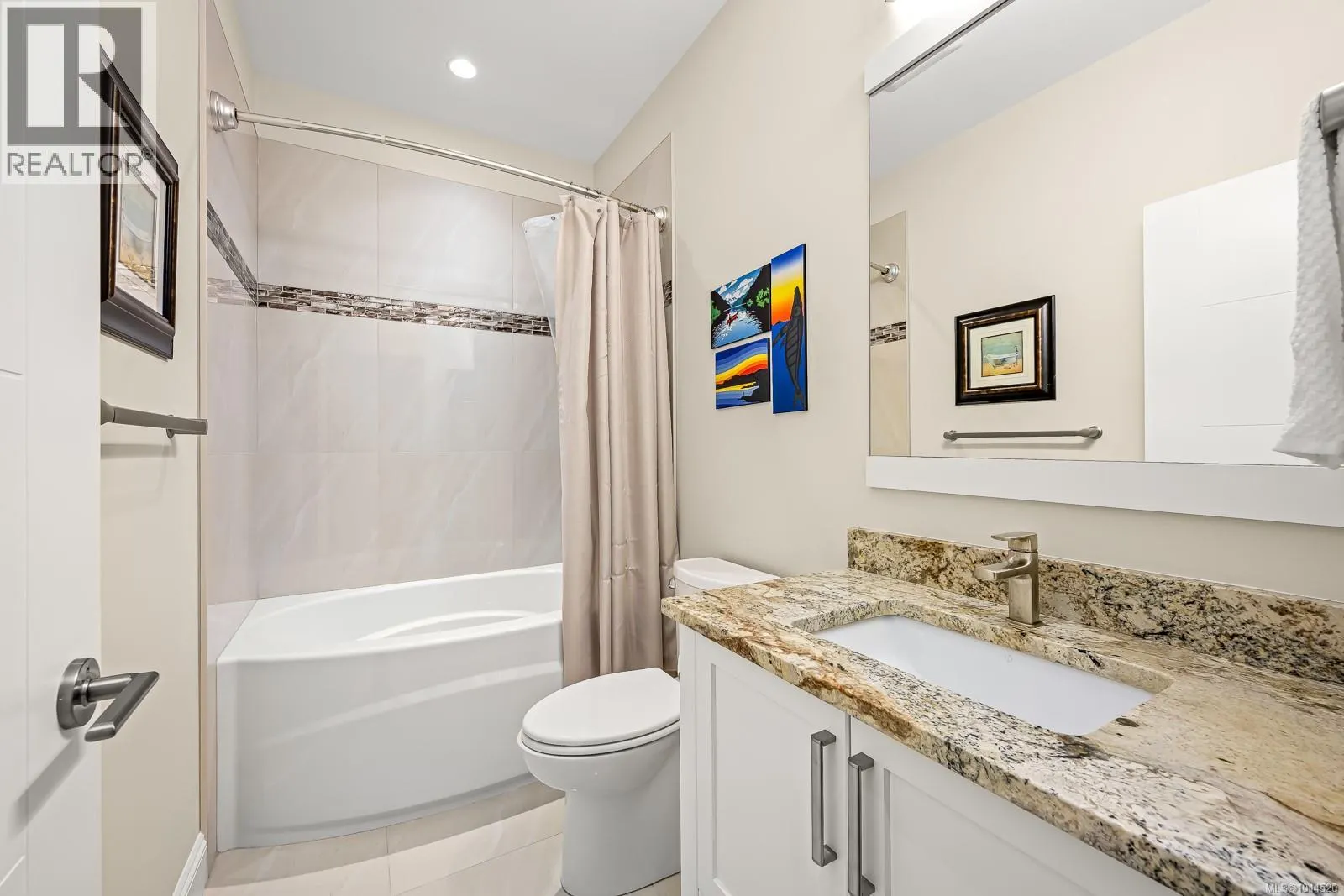 2560 Sheffield Cres