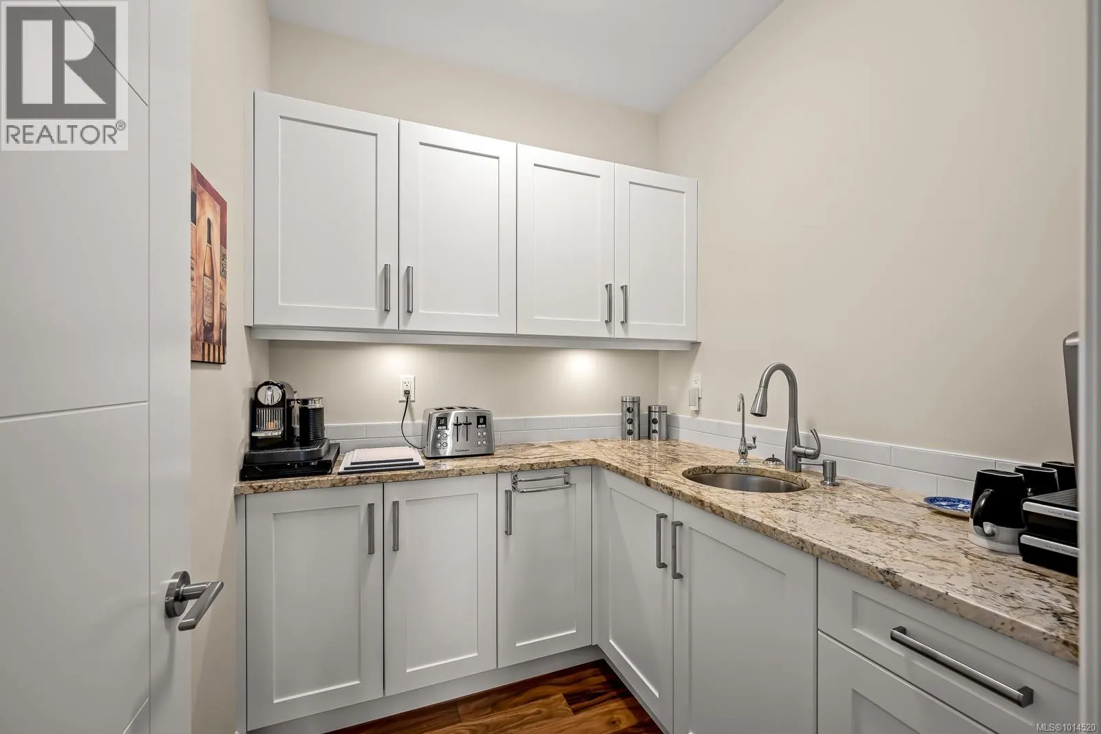 2560 Sheffield Cres