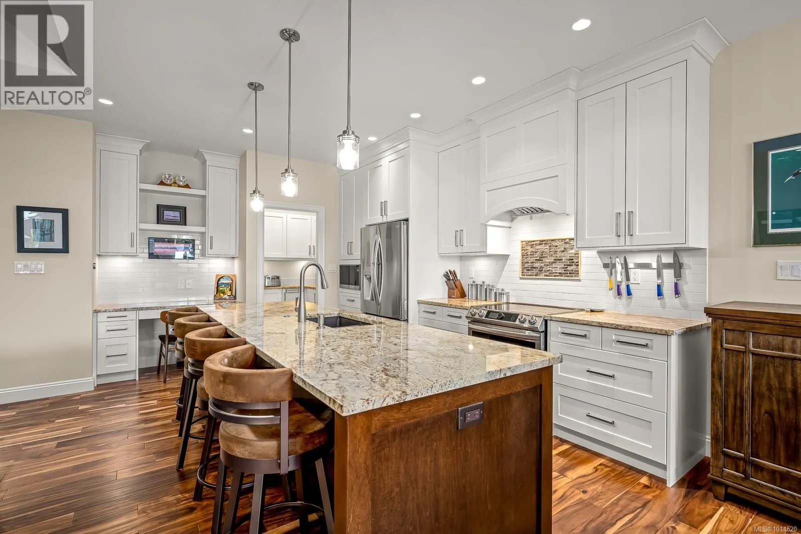 2560 Sheffield Cres