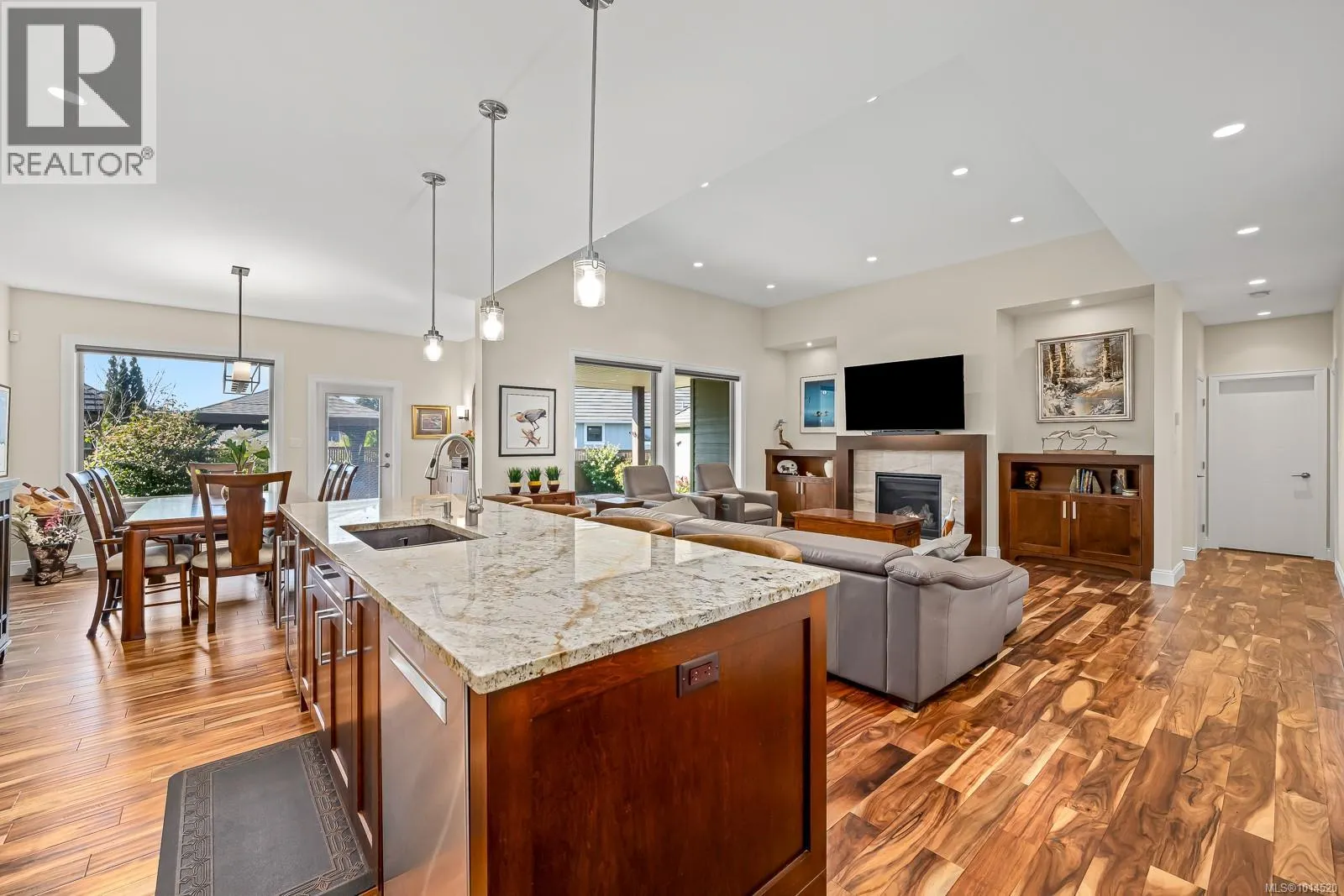 2560 Sheffield Cres