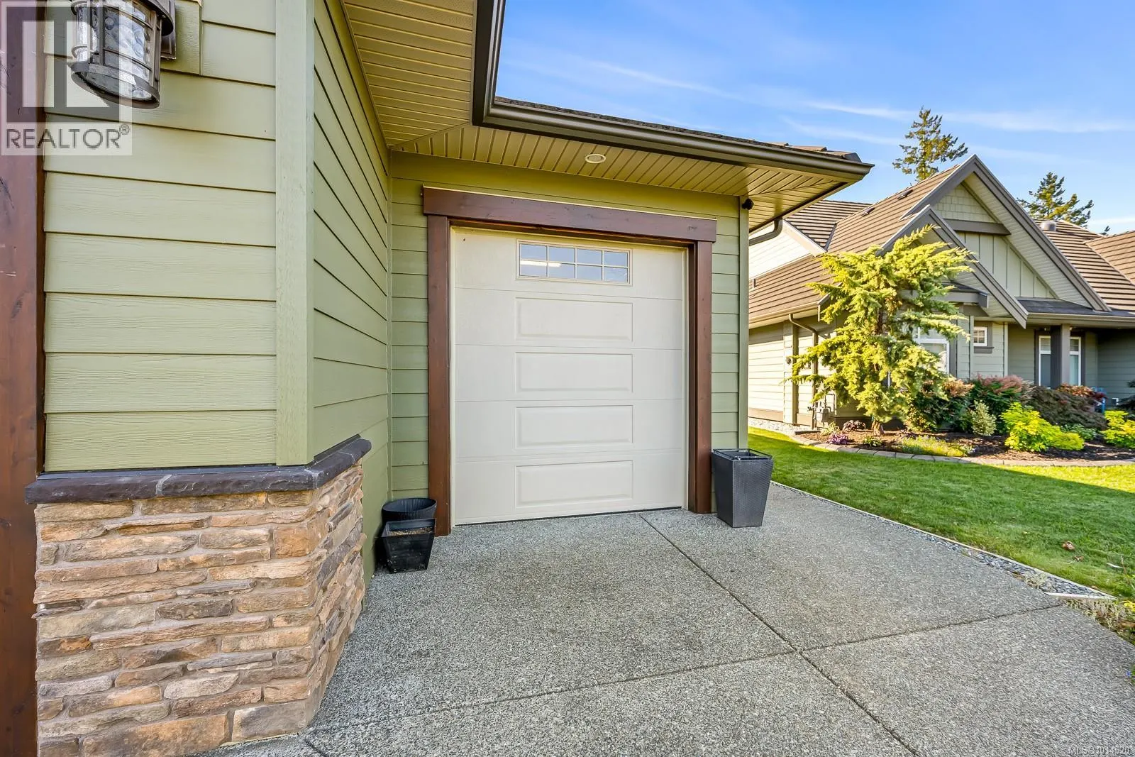 2560 Sheffield Cres