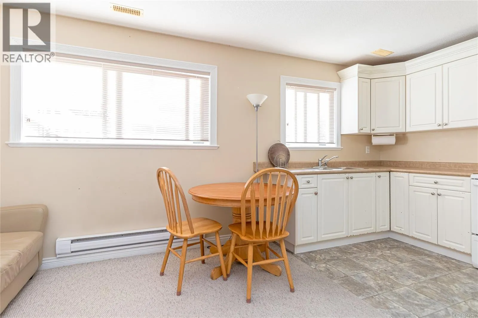 6593 Kestrel Cres