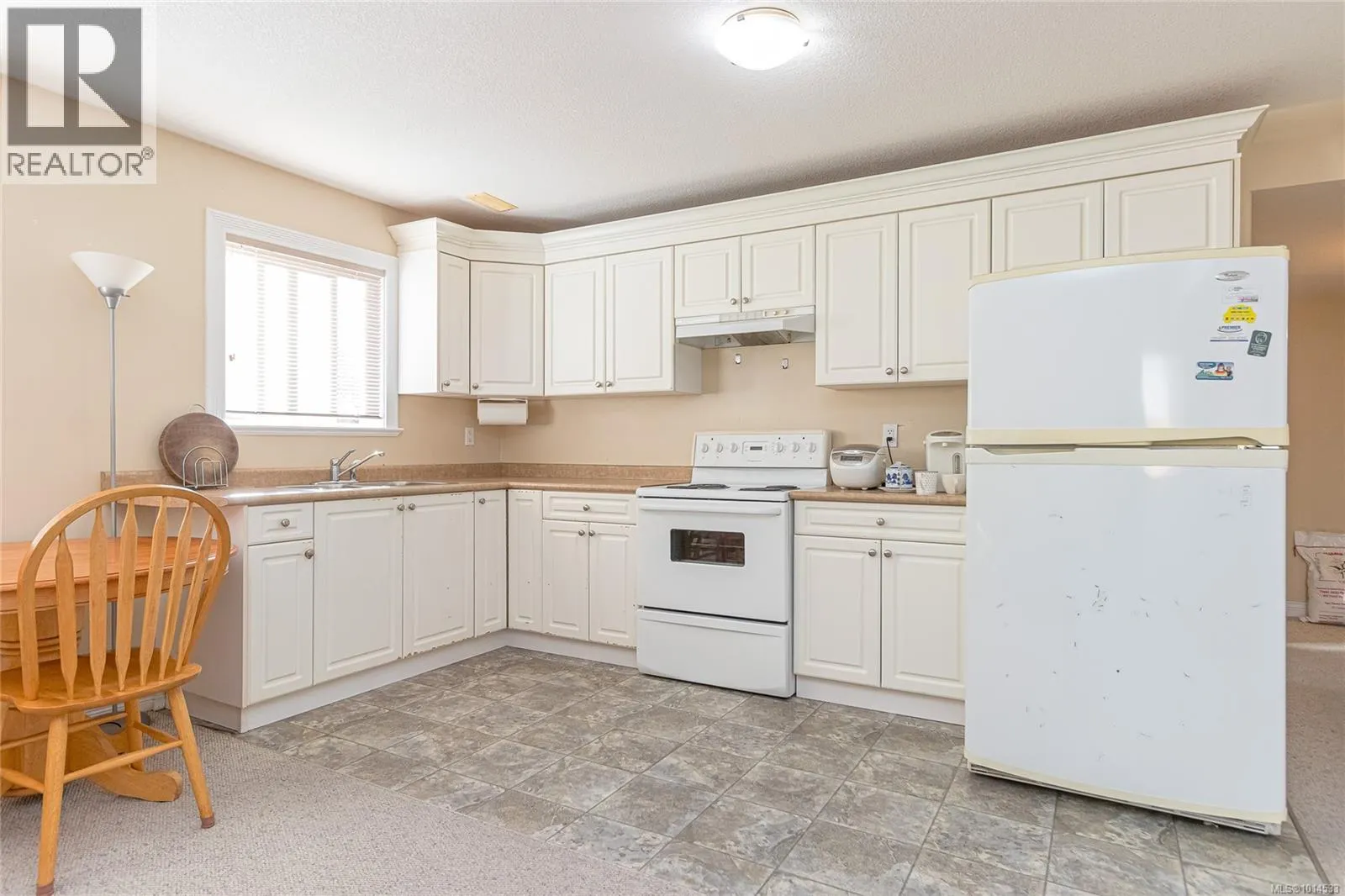 6593 Kestrel Cres