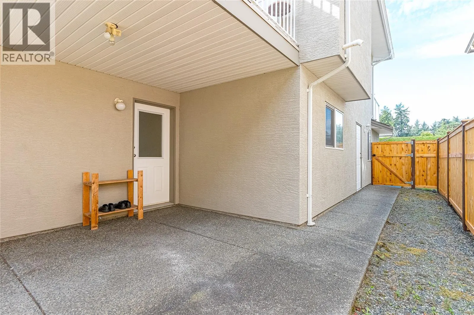 6593 Kestrel Cres