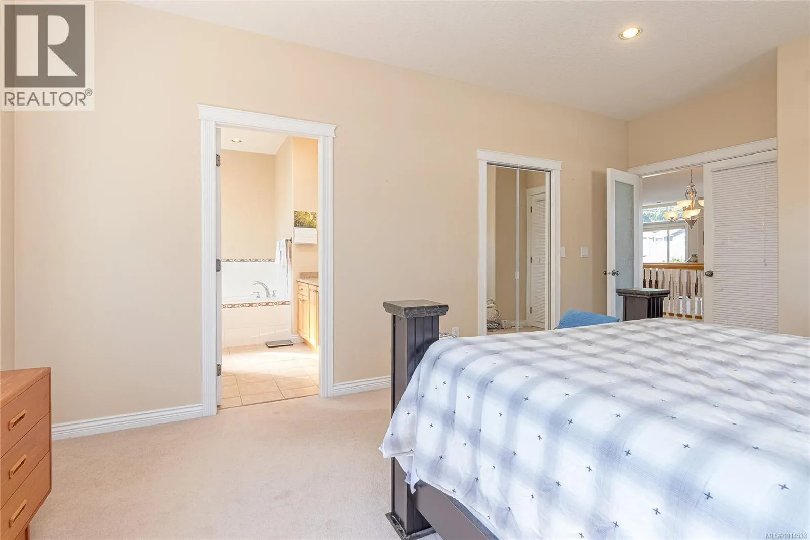 6593 Kestrel Cres