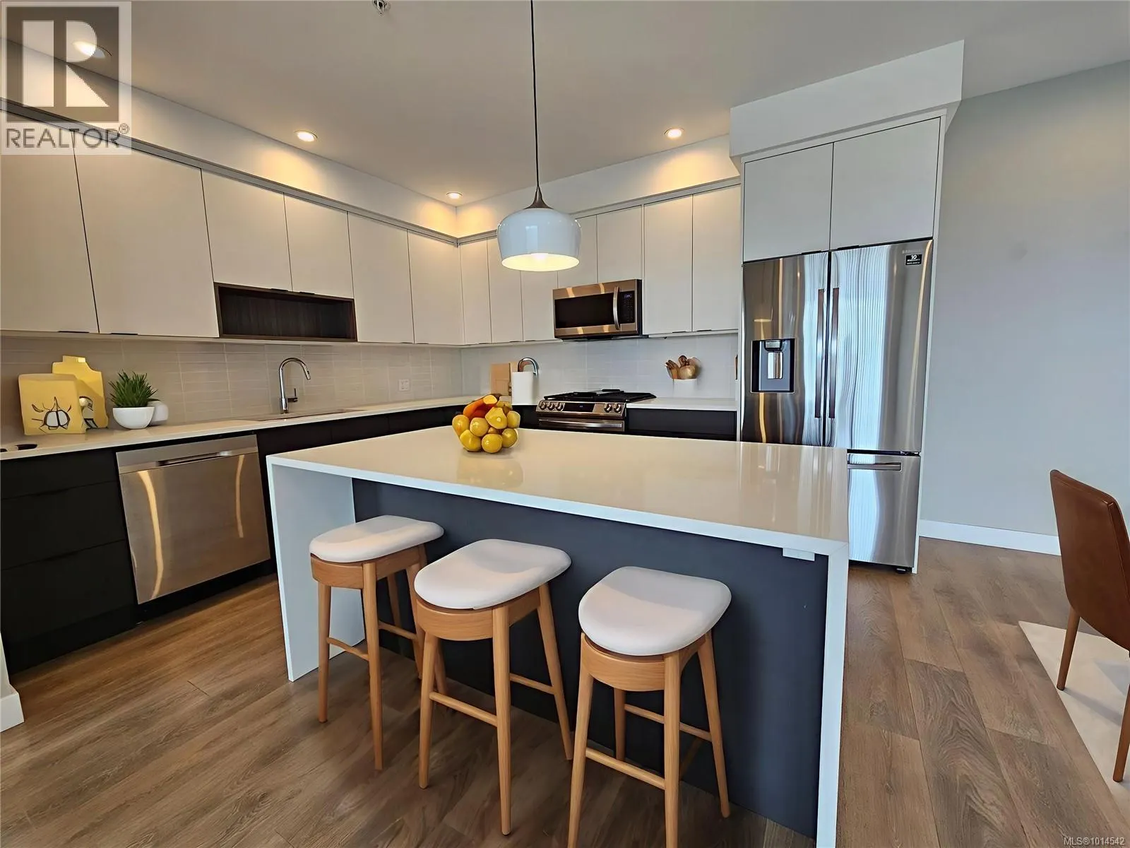 513 967 Whirlaway Cres