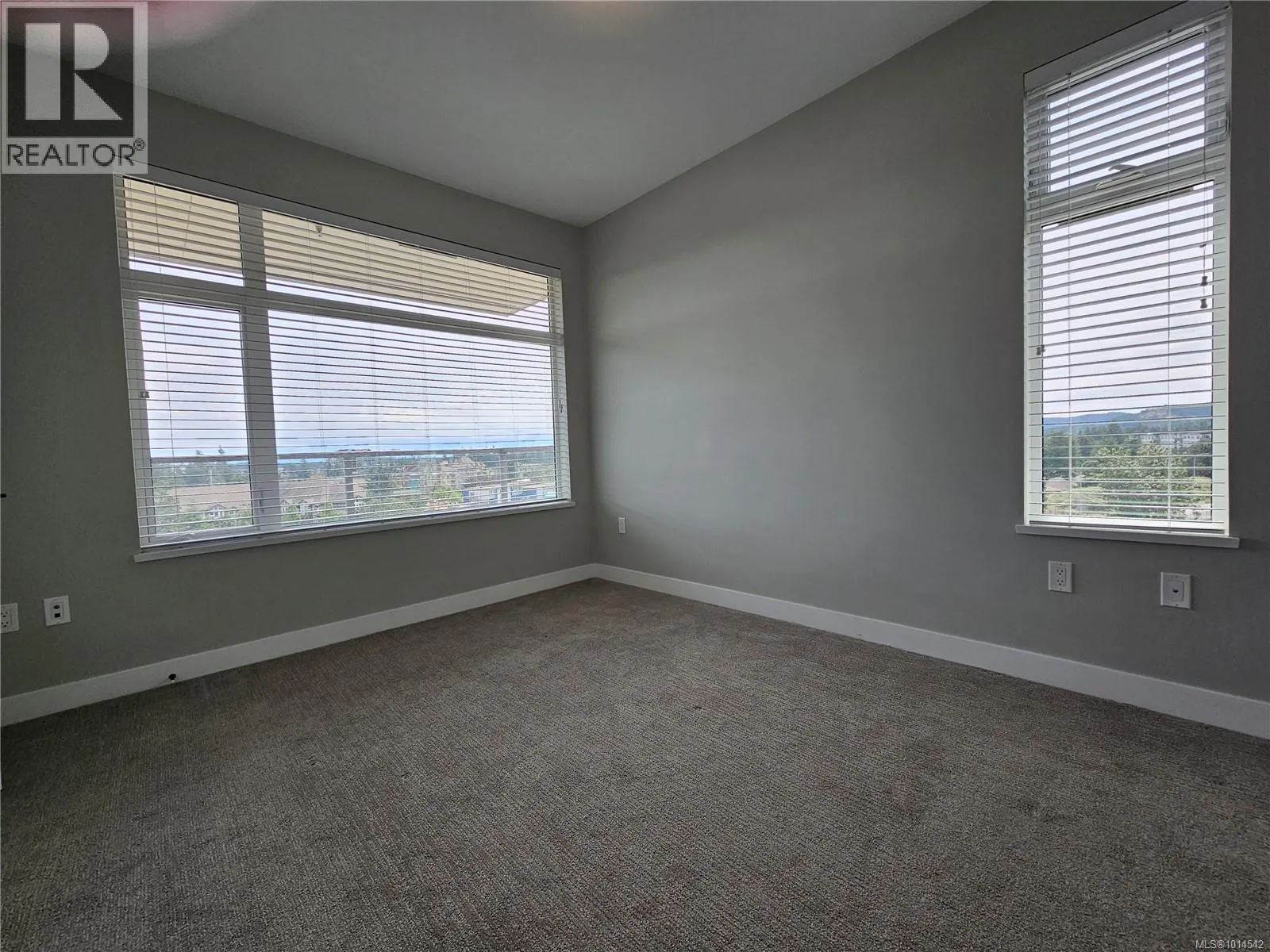 513 967 Whirlaway Cres