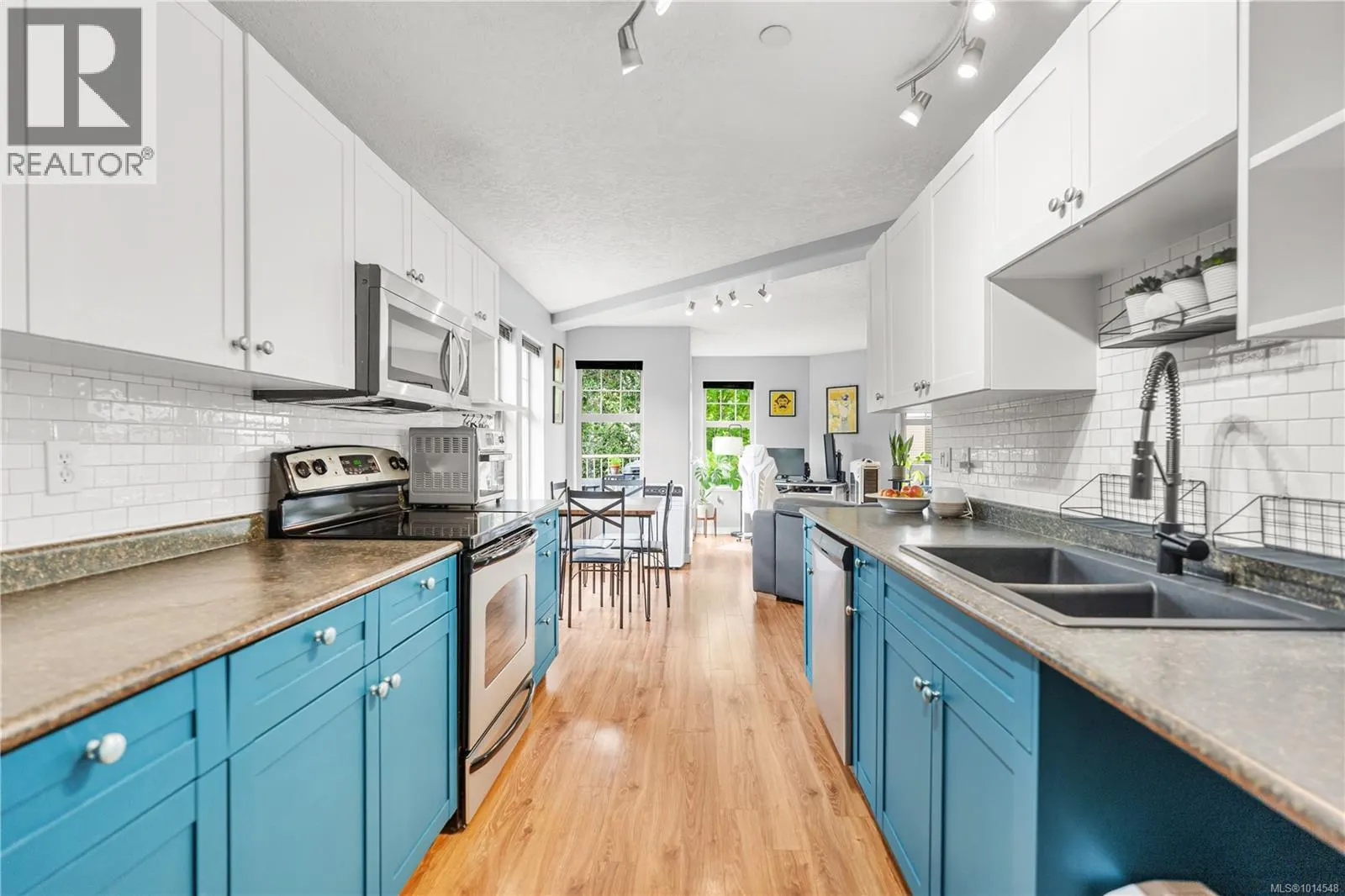 201 908 Brock Ave