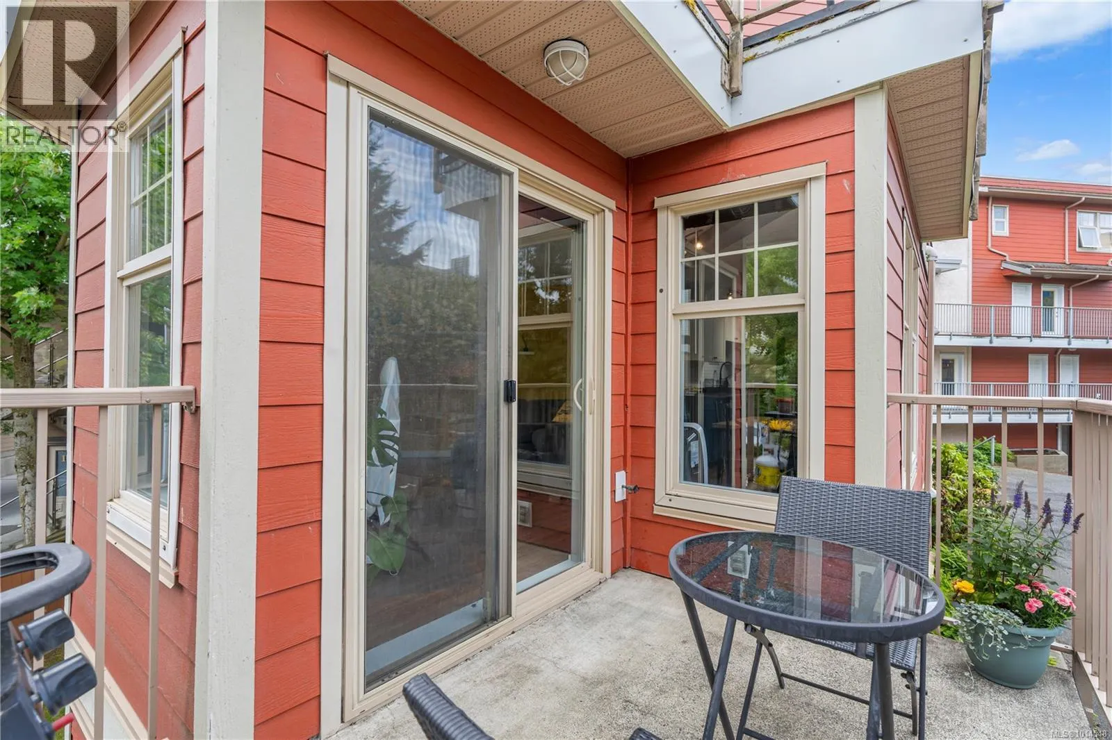 201 908 Brock Ave