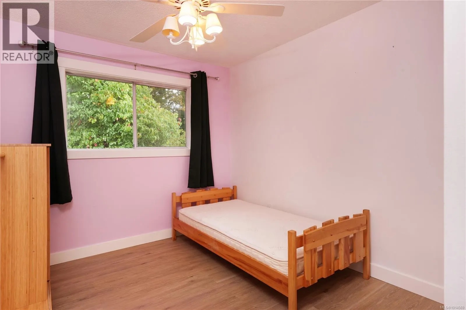 4513 Glenside Cres