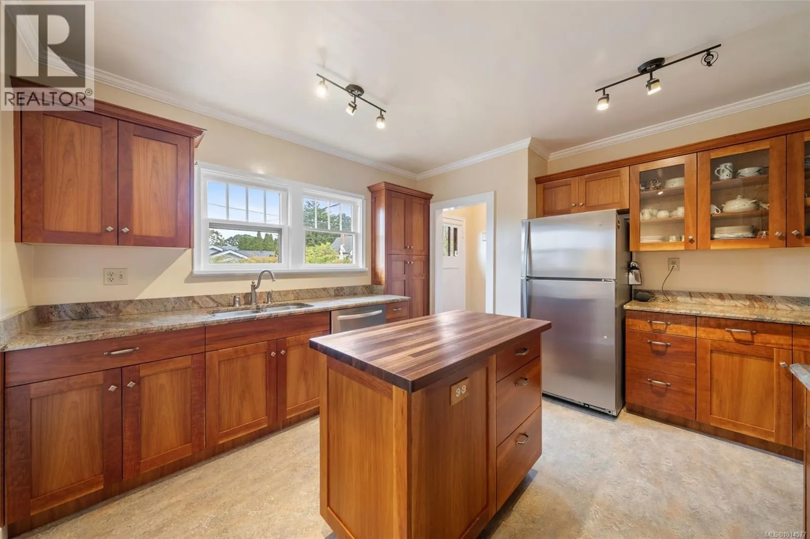 985 Island Rd