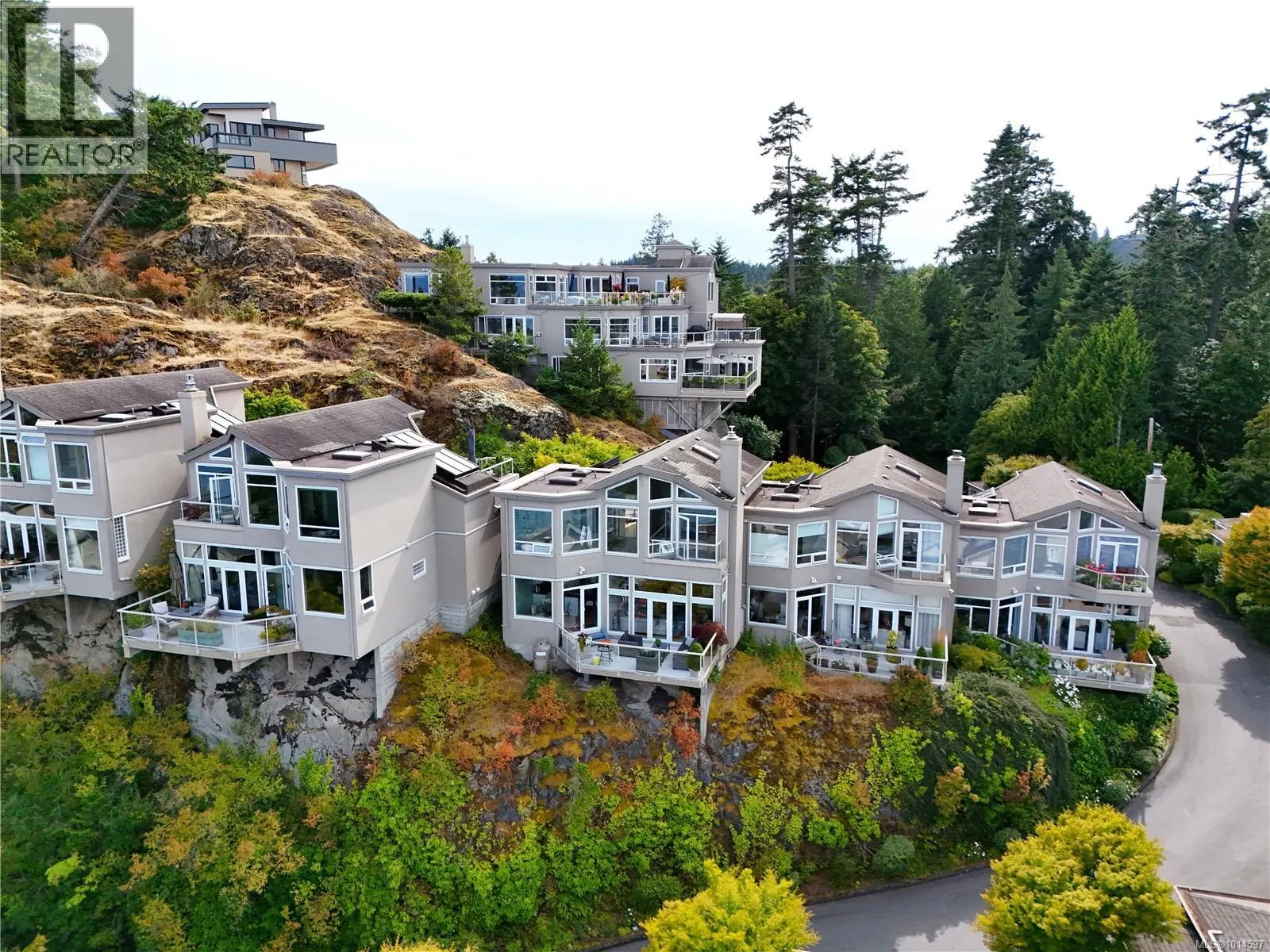 7 4771 Cordova Bay Rd