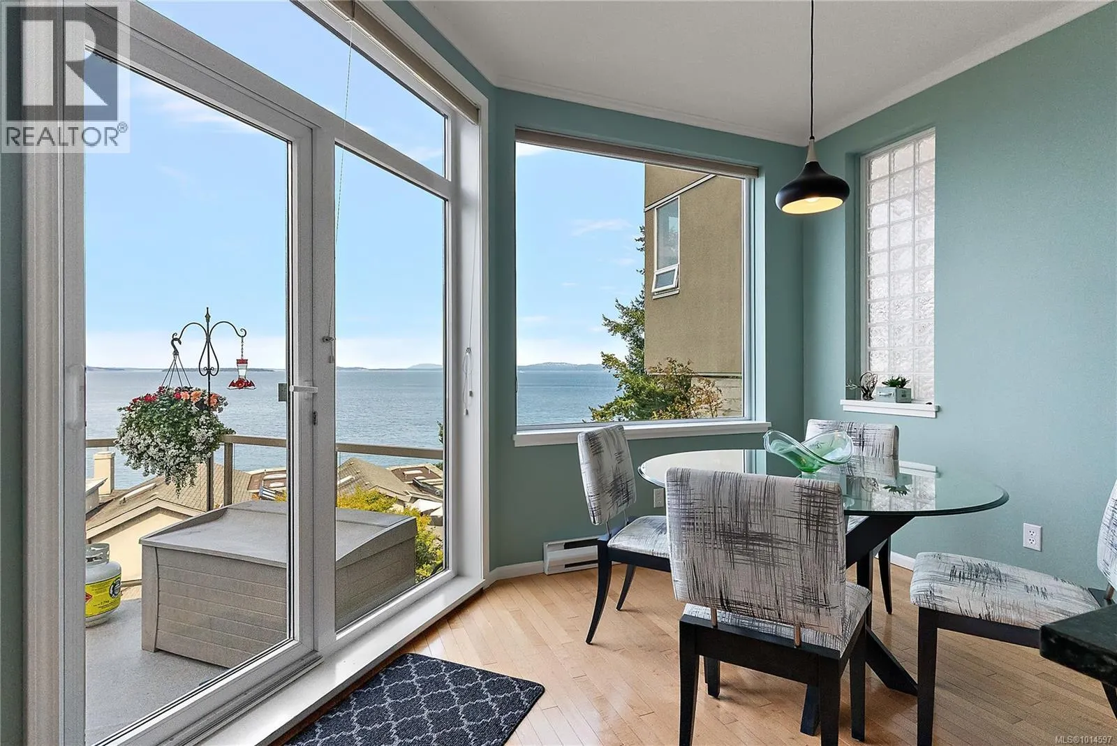 7 4771 Cordova Bay Rd