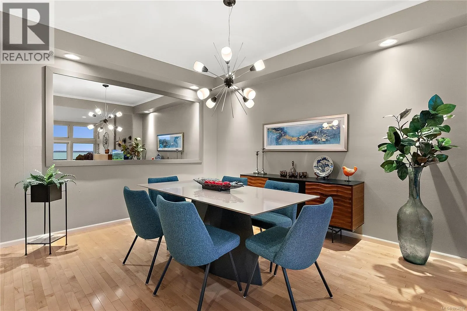 7 4771 Cordova Bay Rd