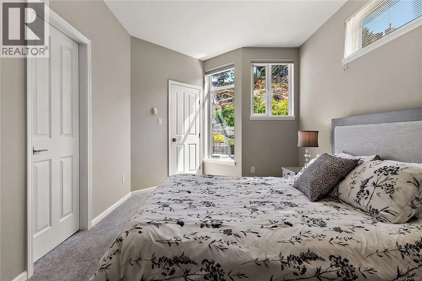7 4771 Cordova Bay Rd