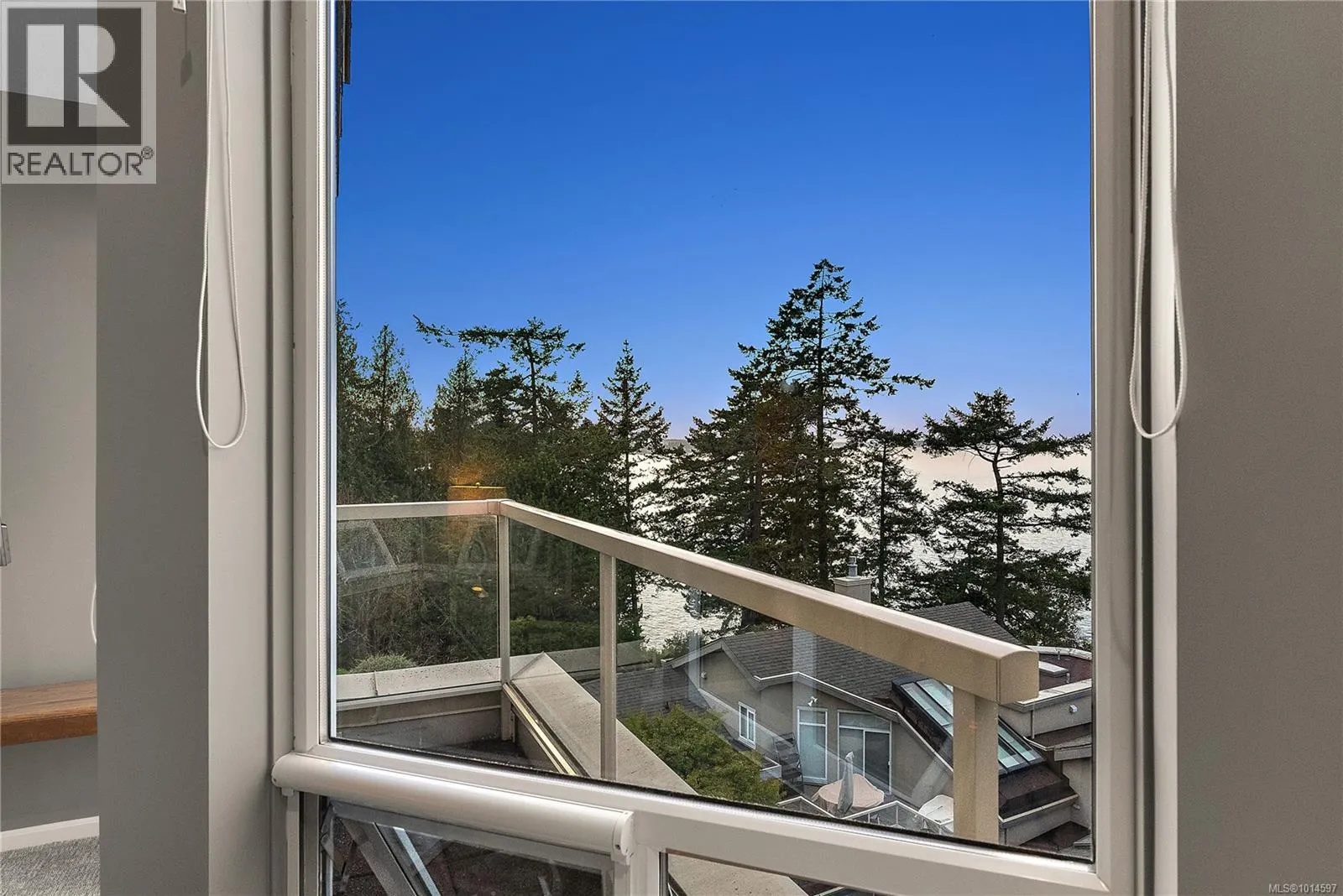 7 4771 Cordova Bay Rd