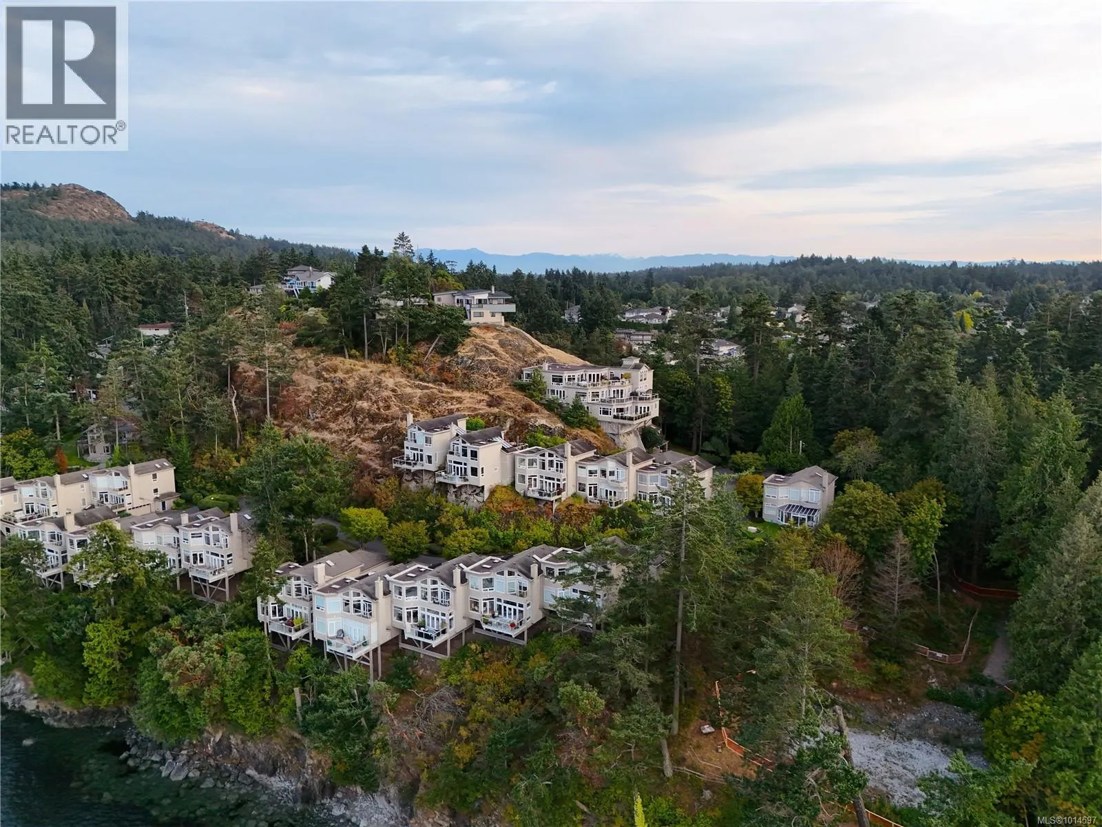 7 4771 Cordova Bay Rd