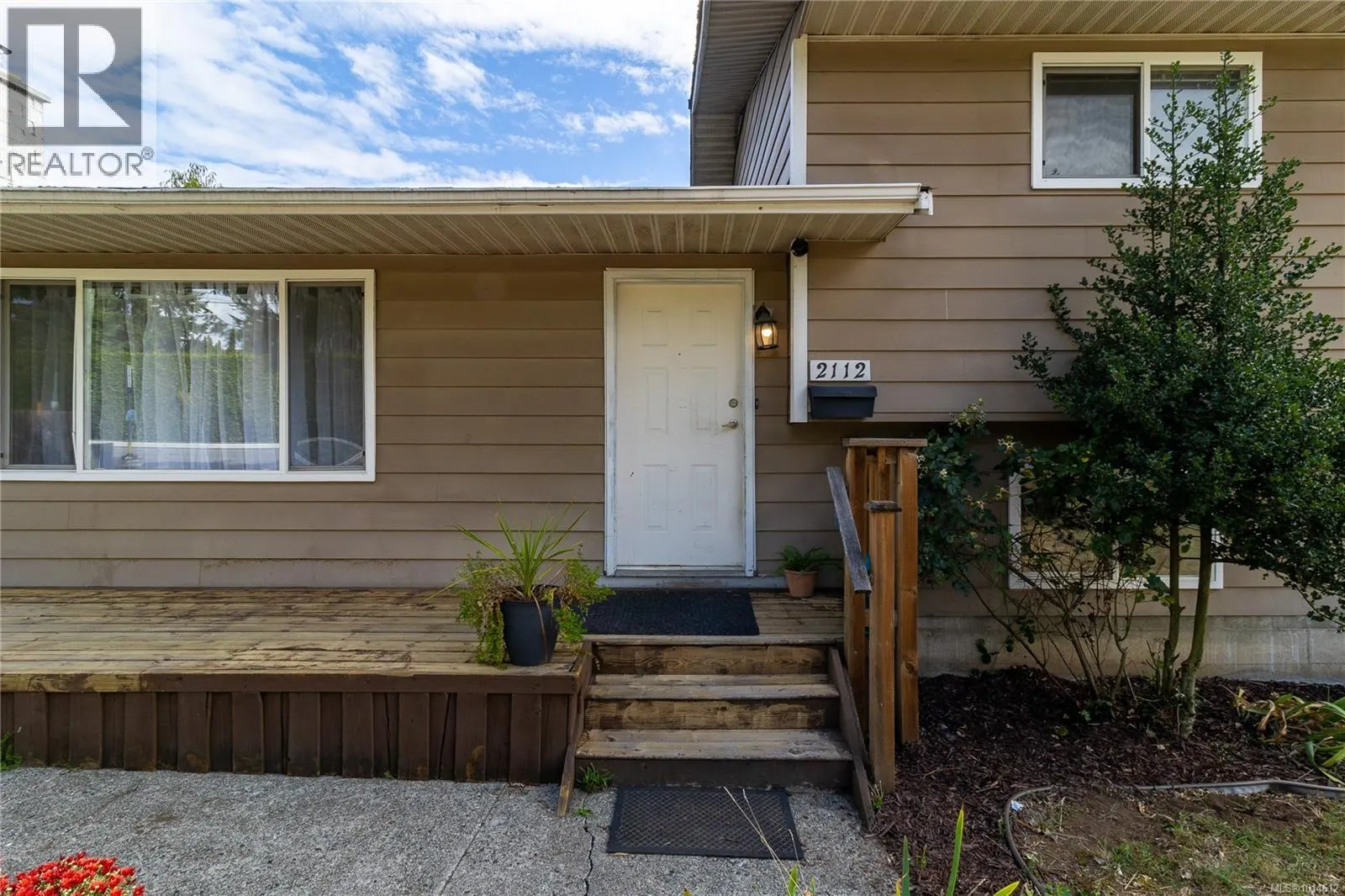 2112 Boxwood Rd